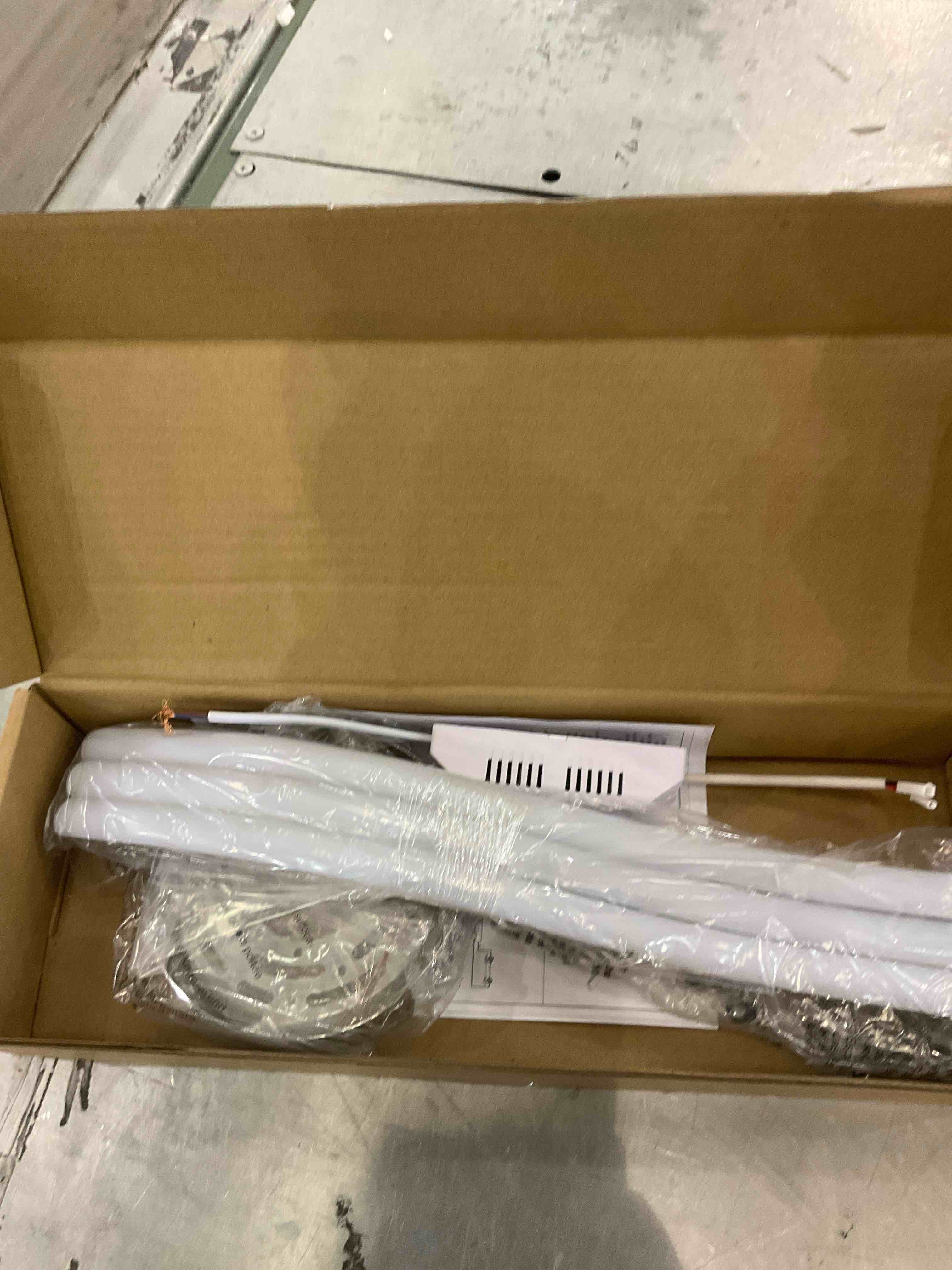 https://s3.amazonaws.com/lotting-images-prod/BargainHunt/EXS01188414_1712342801794.jpeg