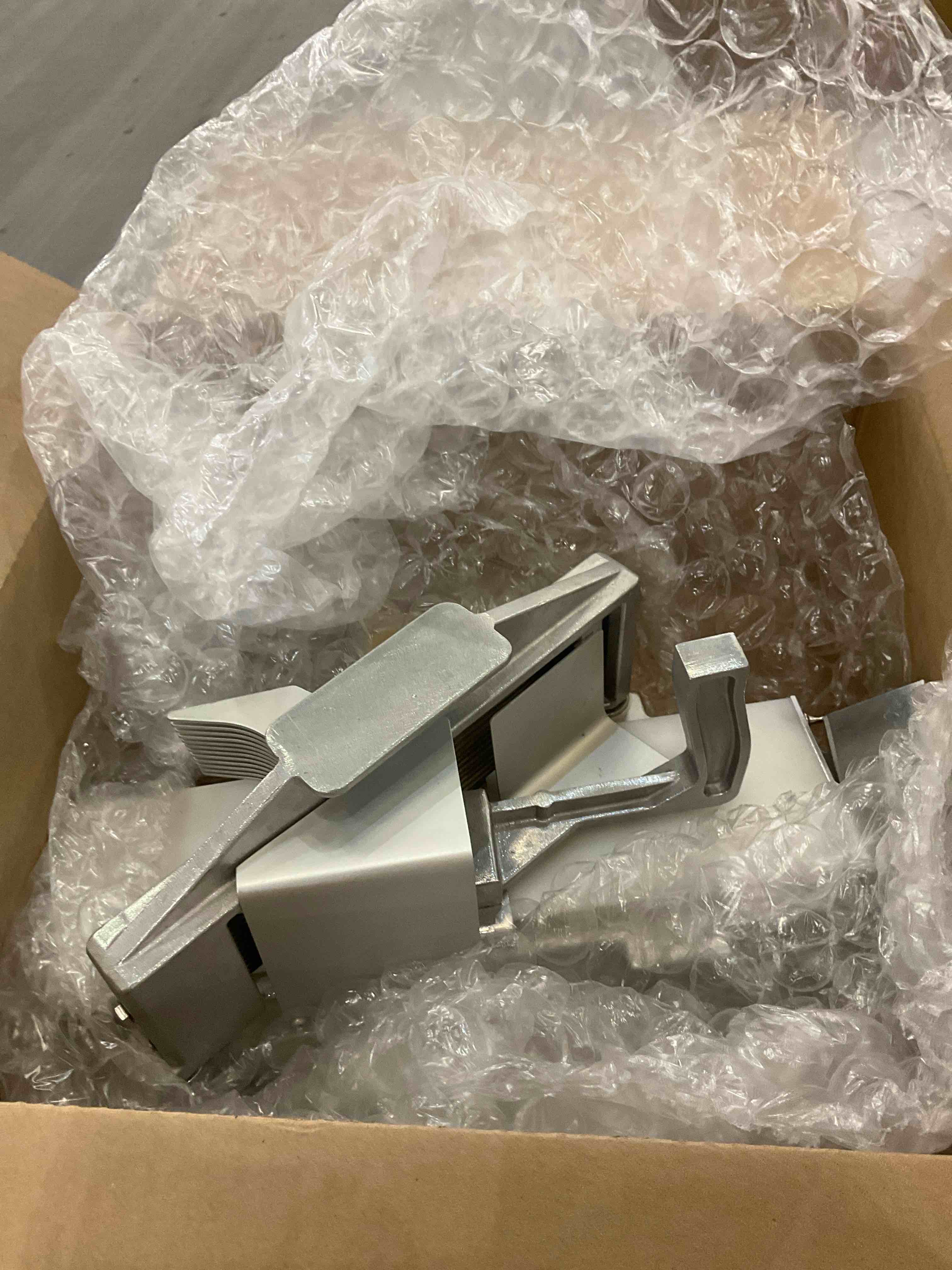 https://s3.amazonaws.com/lotting-images-prod/BargainHunt/EXS01188422_1712343945905.jpeg