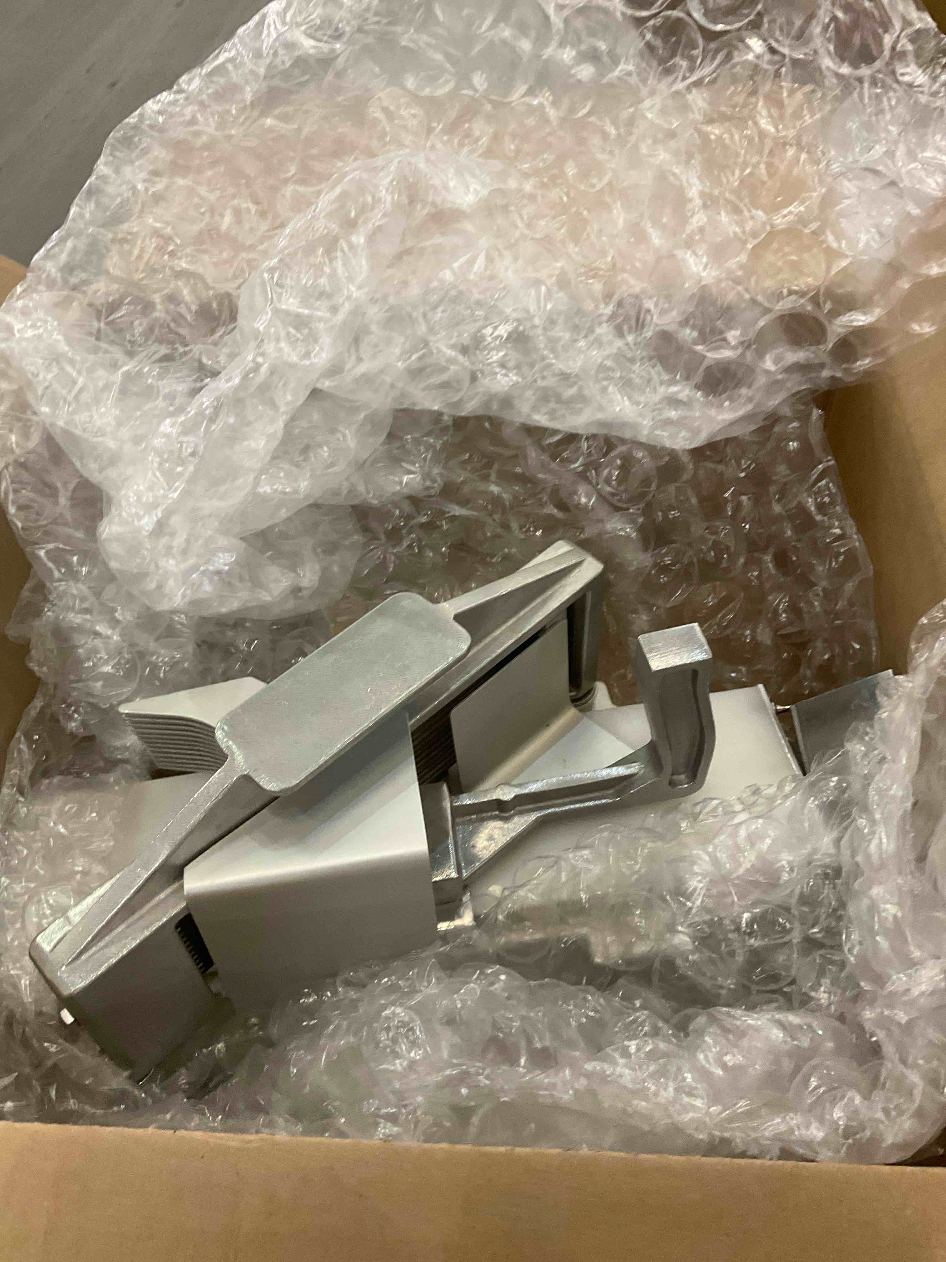 https://s3.amazonaws.com/lotting-images-prod/BargainHunt/EXS01188422_1712343947118.jpeg