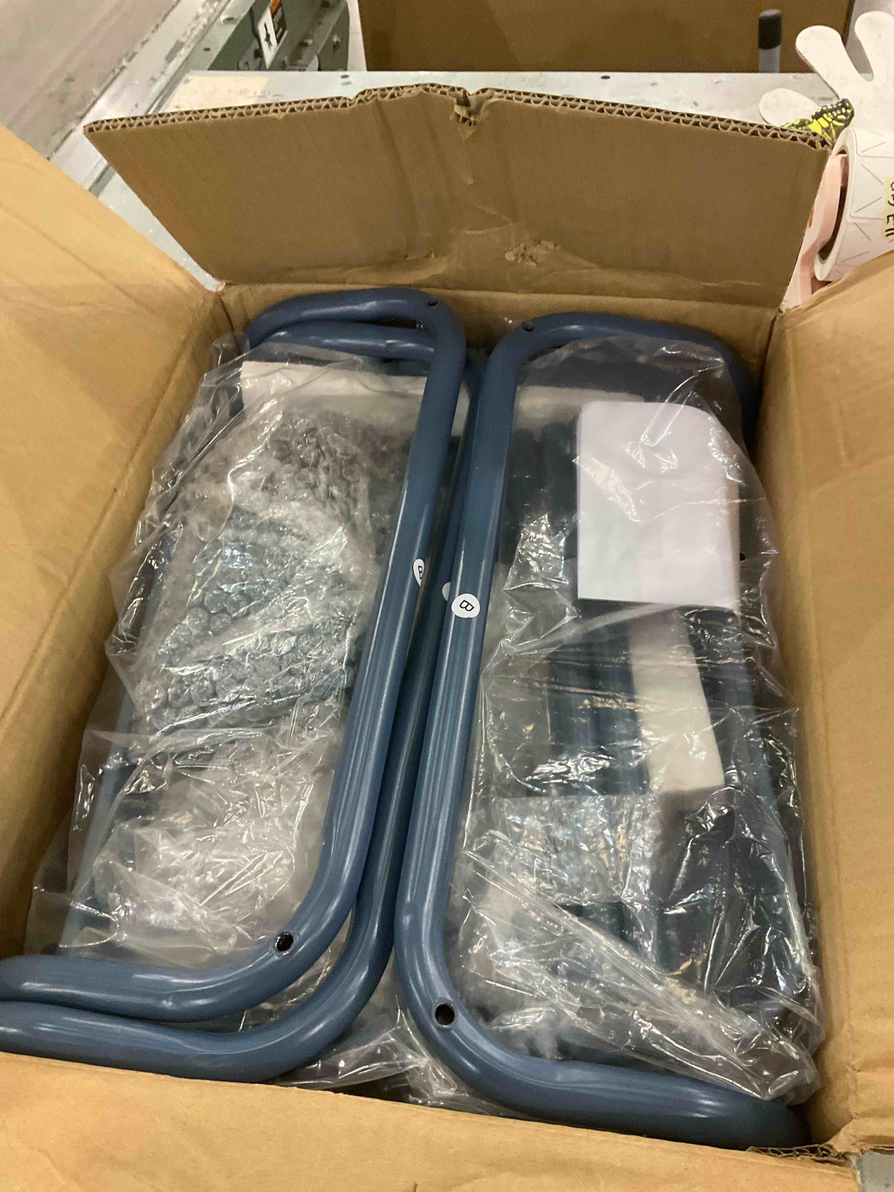 https://s3.amazonaws.com/lotting-images-prod/BargainHunt/EXS01188482_1712586698744.jpeg