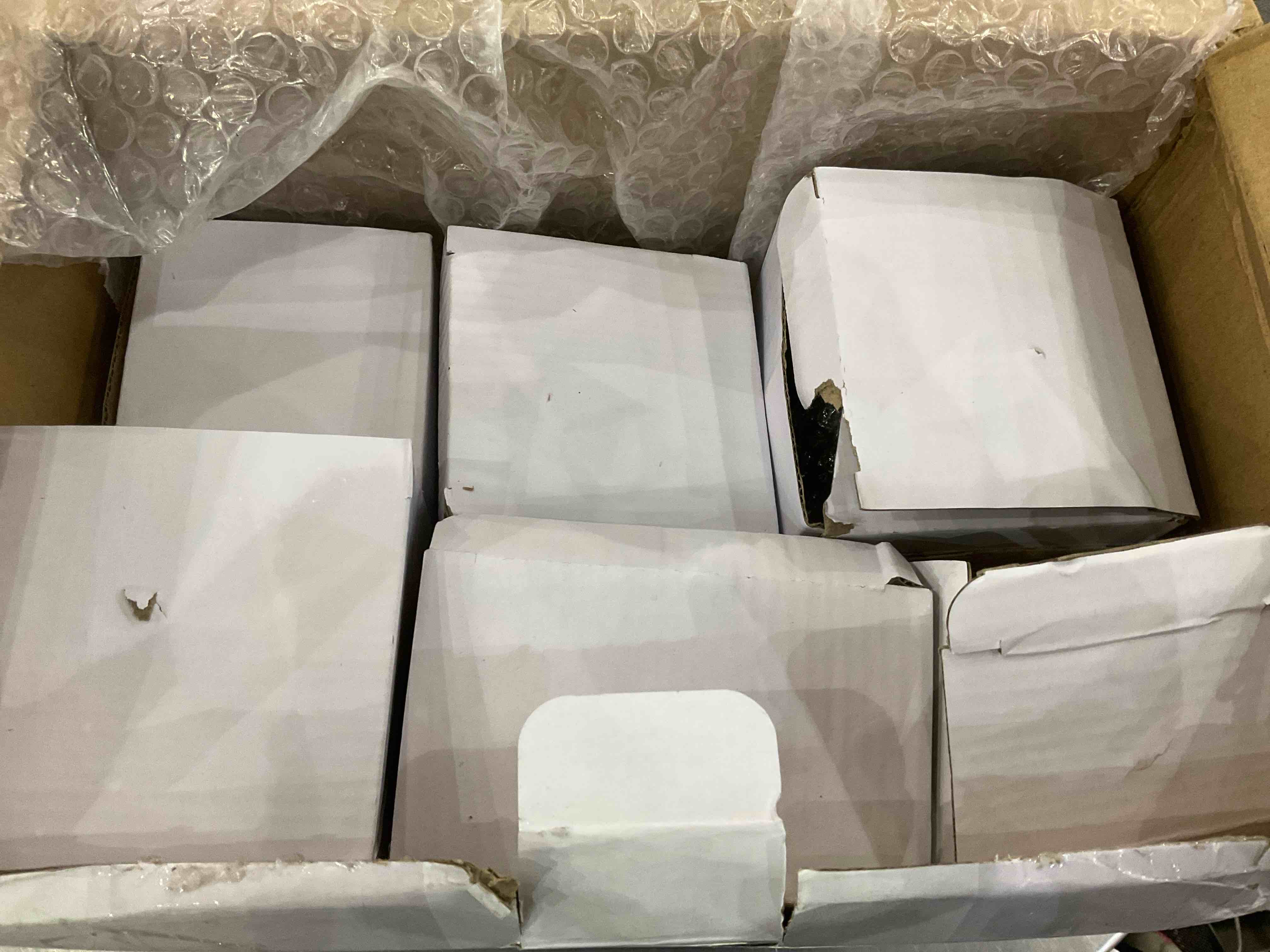 https://s3.amazonaws.com/lotting-images-prod/BargainHunt/EXS01188605_1709560063570.jpeg