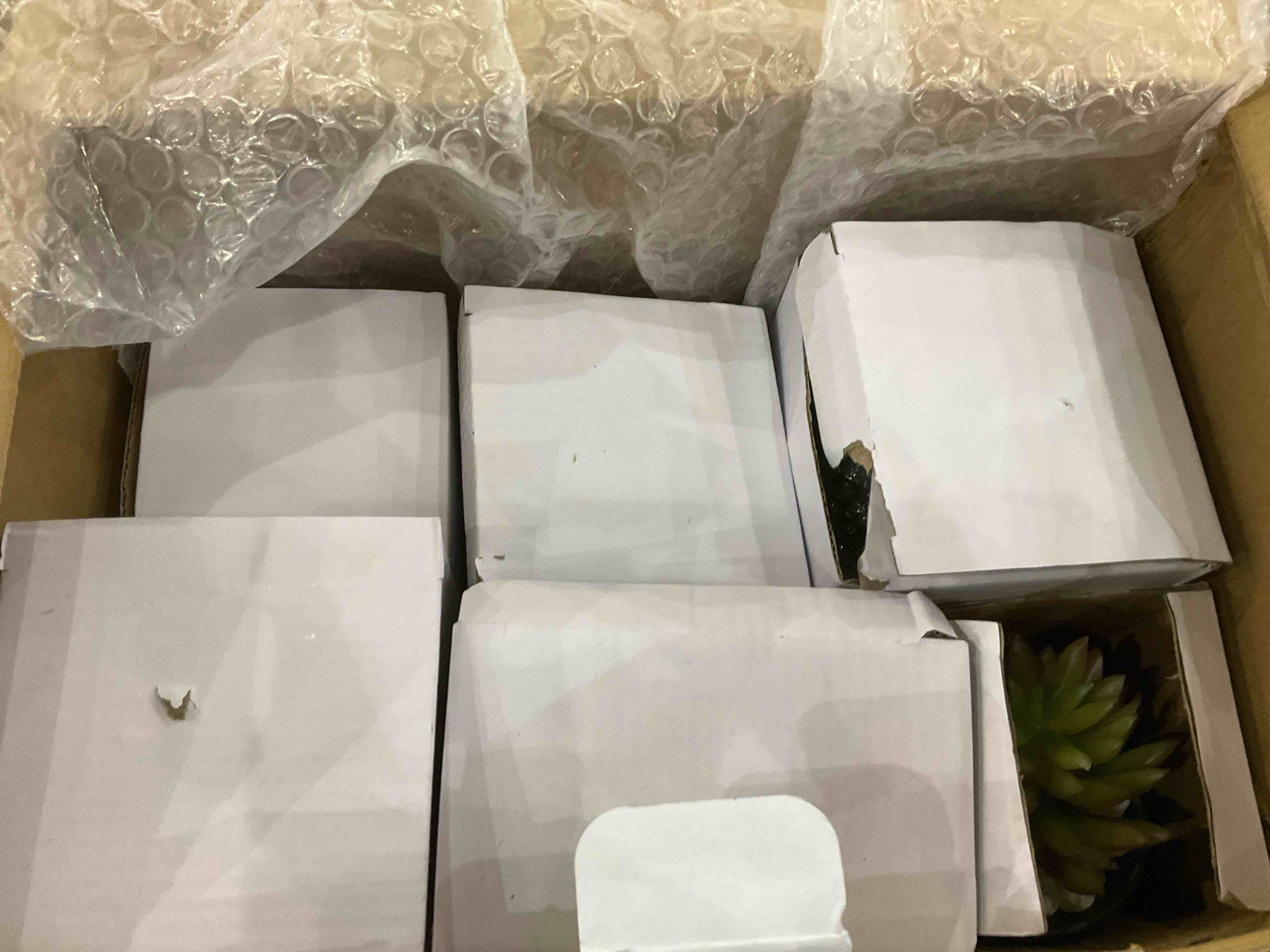 https://s3.amazonaws.com/lotting-images-prod/BargainHunt/EXS01188605_1709560069047.jpeg
