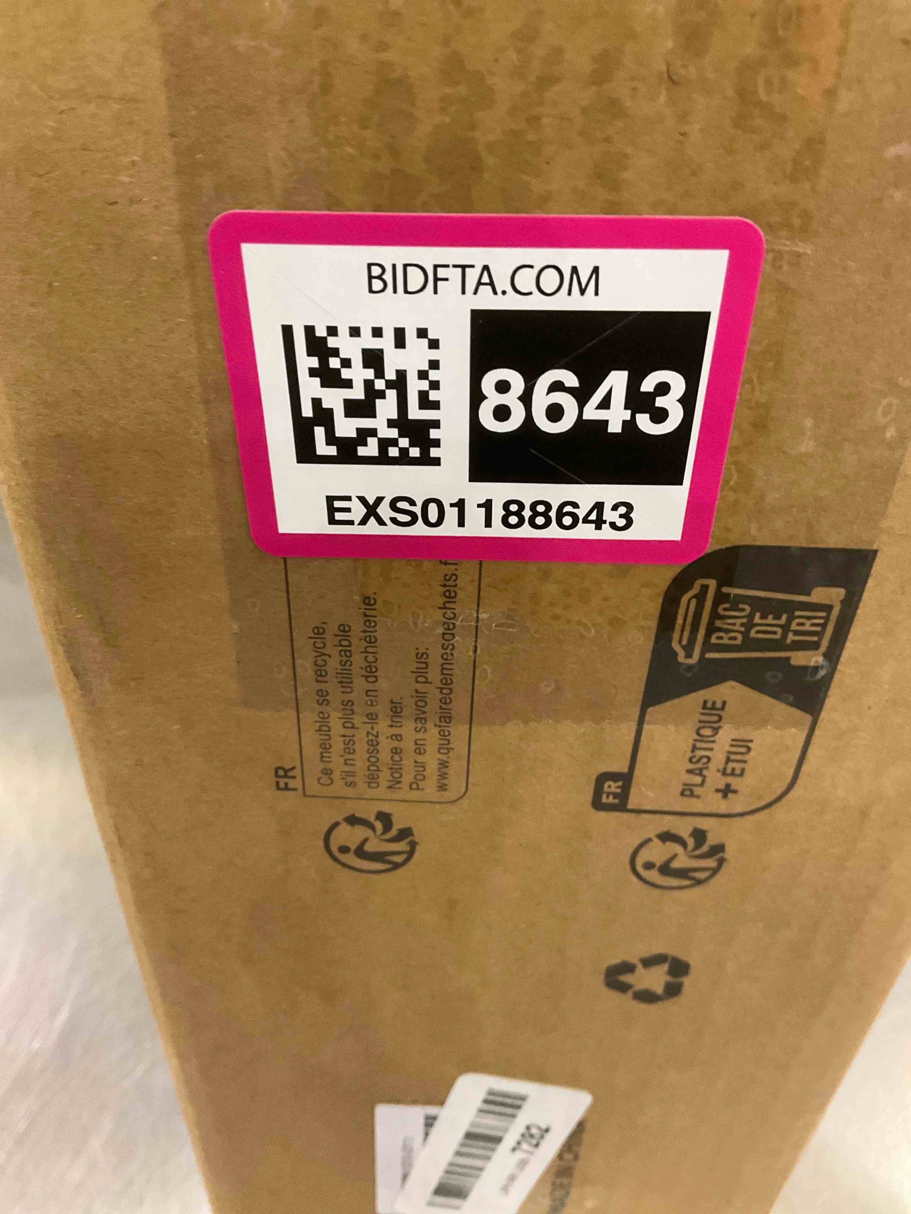 https://s3.amazonaws.com/lotting-images-prod/BargainHunt/EXS01188643_1709566391567.jpeg