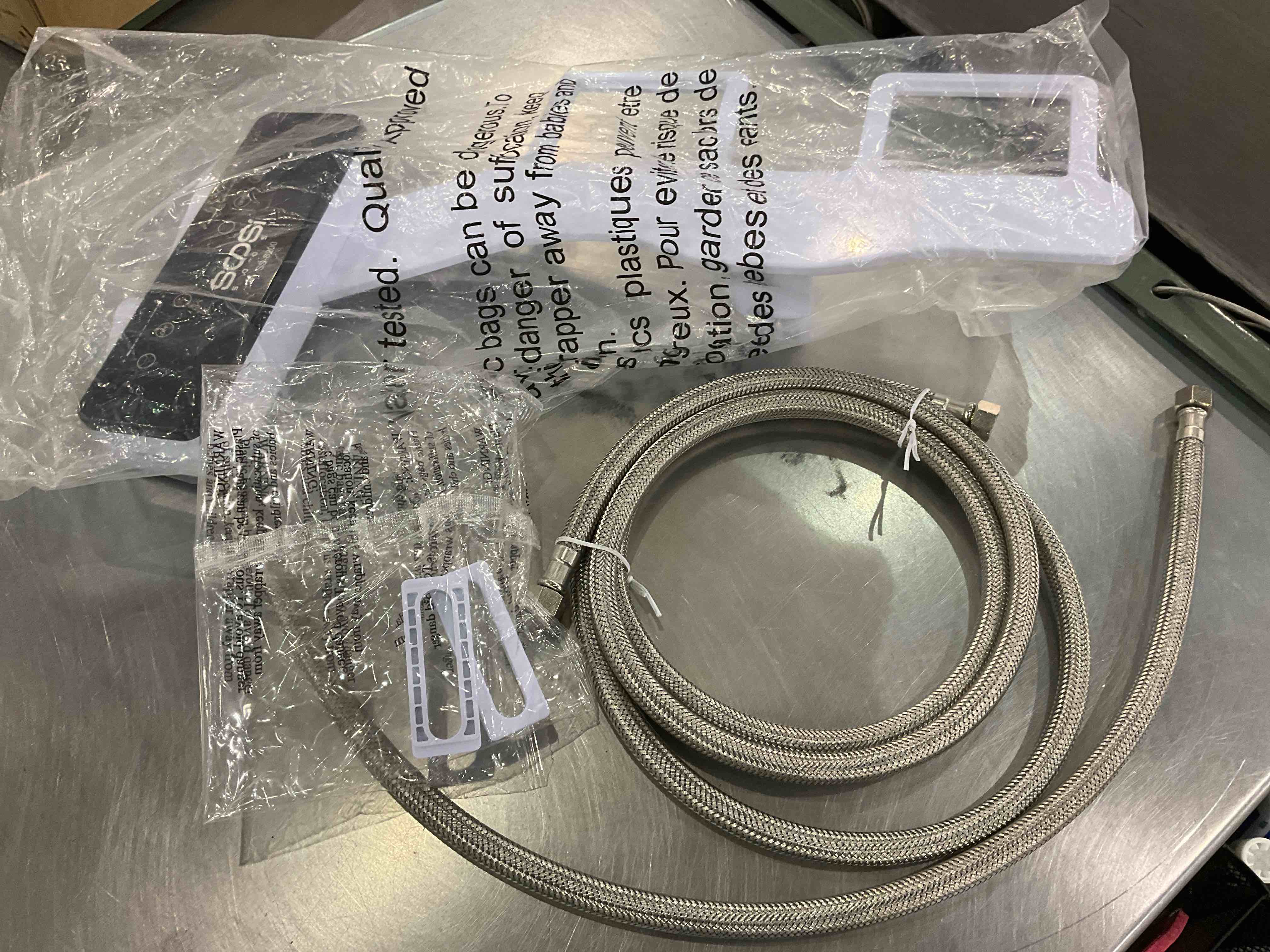 https://s3.amazonaws.com/lotting-images-prod/BargainHunt/EXS01188737_1709643617593.jpeg