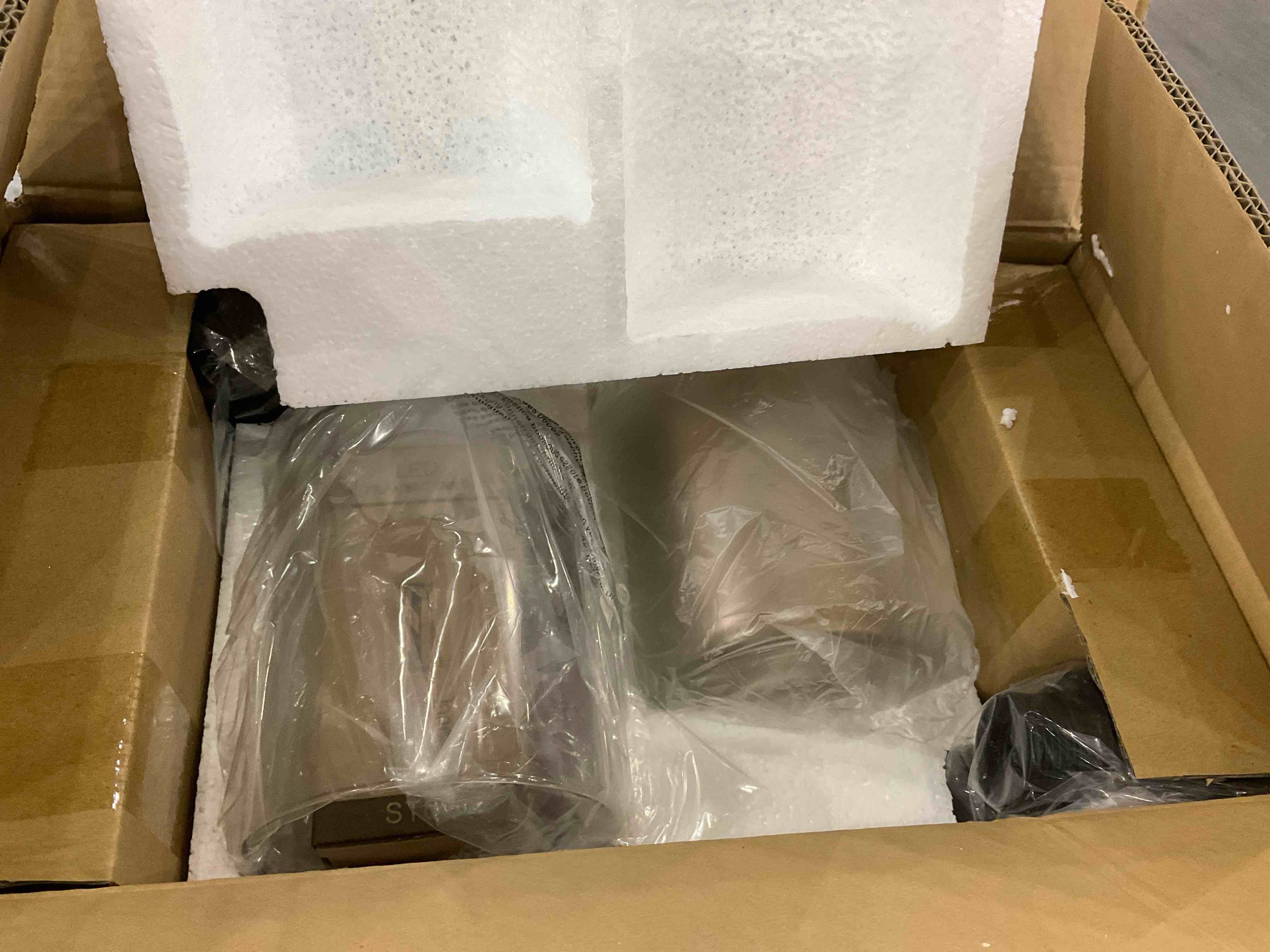 https://s3.amazonaws.com/lotting-images-prod/BargainHunt/EXS01188867_1709670009053.jpeg