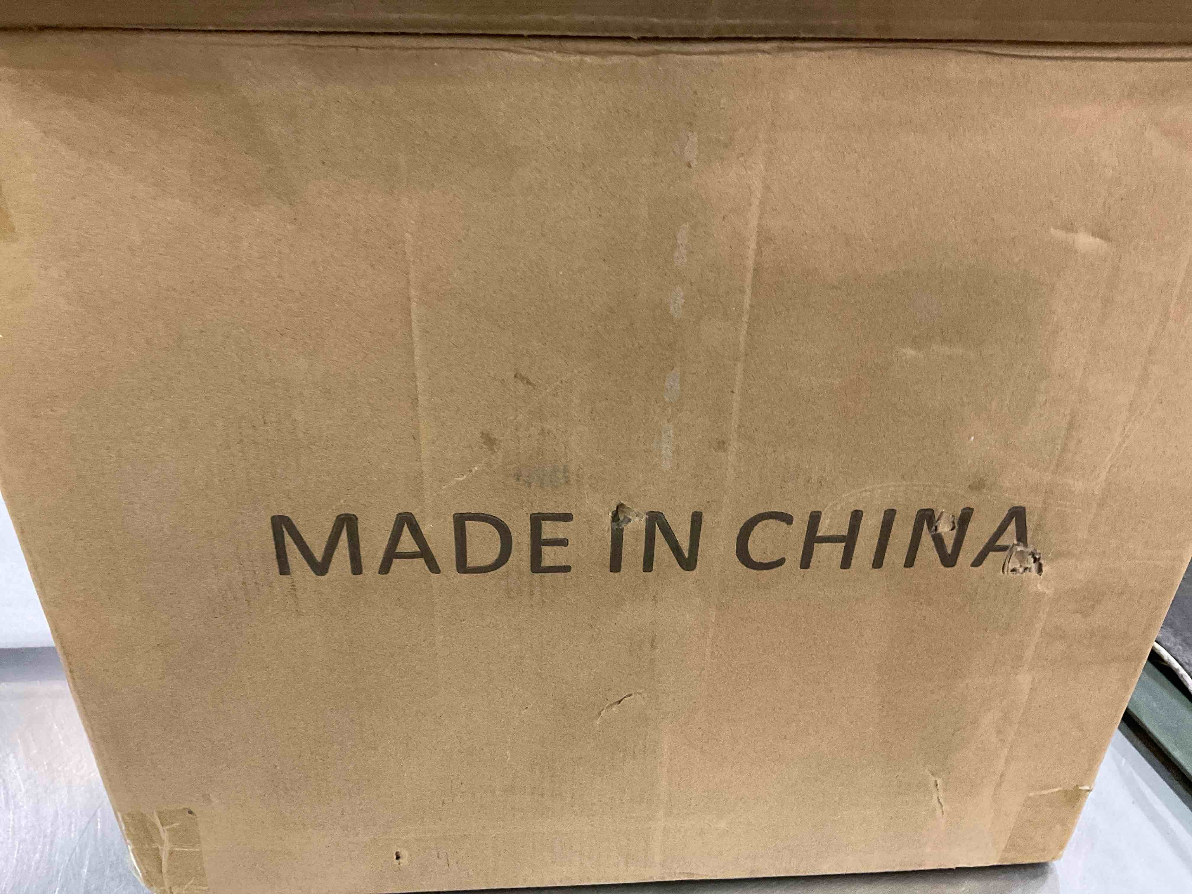 DEAYOU 8 Pack 750ml Bordeaux Wine Bottles, Glass Clear Bottles with 8 Corks and PVC Shrink Capsules, Flat-Bottomed Empty Bottles for Liquor, Champagne, Limoncello, Juice, Beverage, Kefir