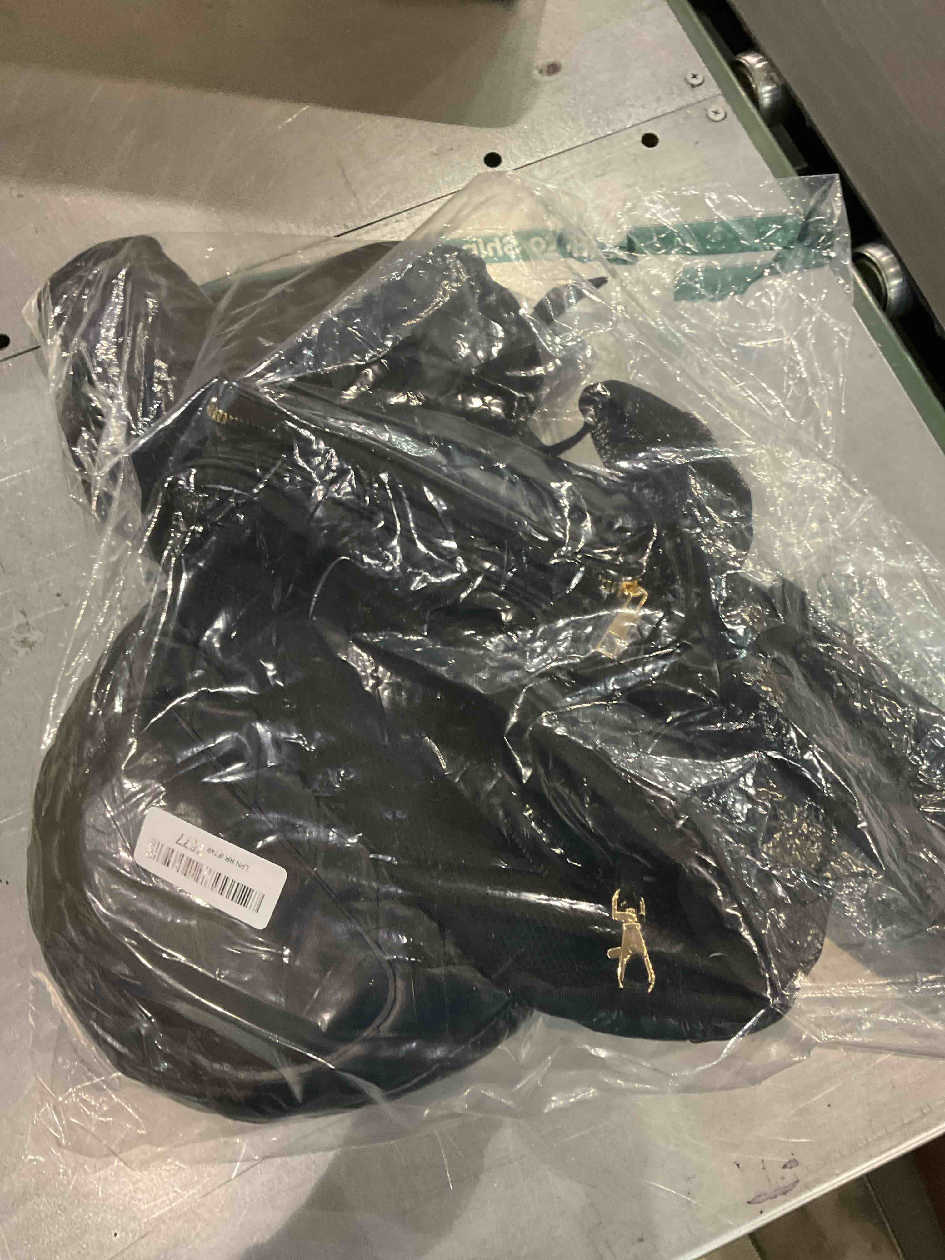 https://s3.amazonaws.com/lotting-images-prod/BargainHunt/EXS01189131_1711538301931.jpeg