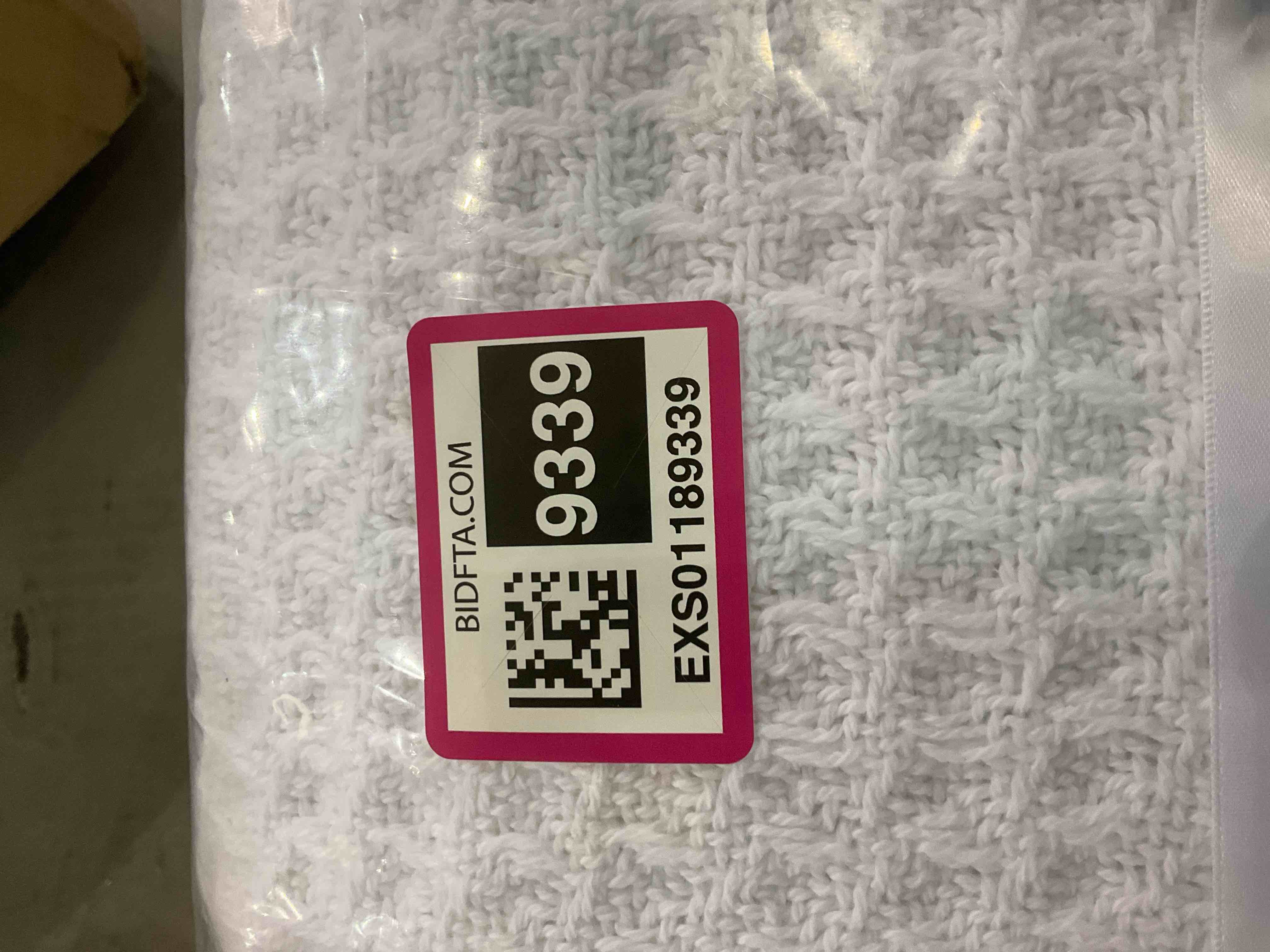 https://s3.amazonaws.com/lotting-images-prod/BargainHunt/EXS01189339_1711629163677.jpeg