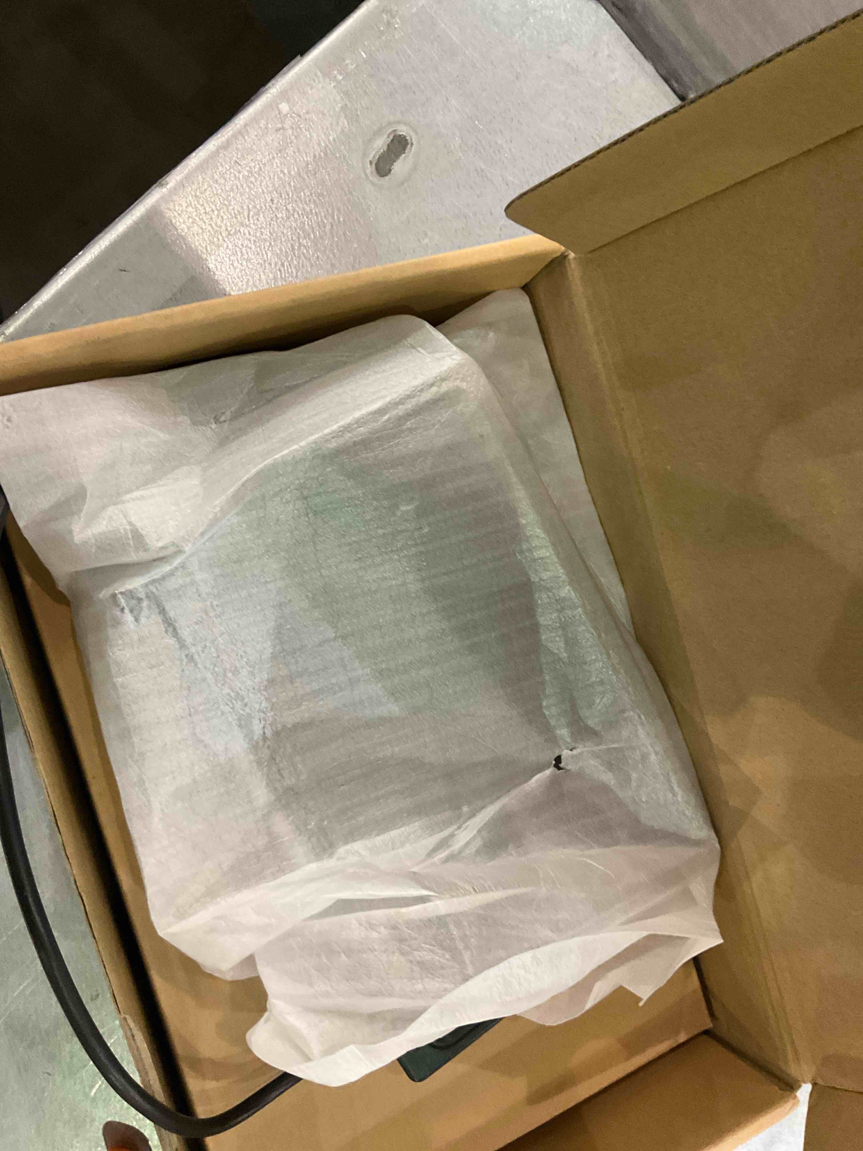 https://s3.amazonaws.com/lotting-images-prod/BargainHunt/EXS01189516_1711540036526.jpeg