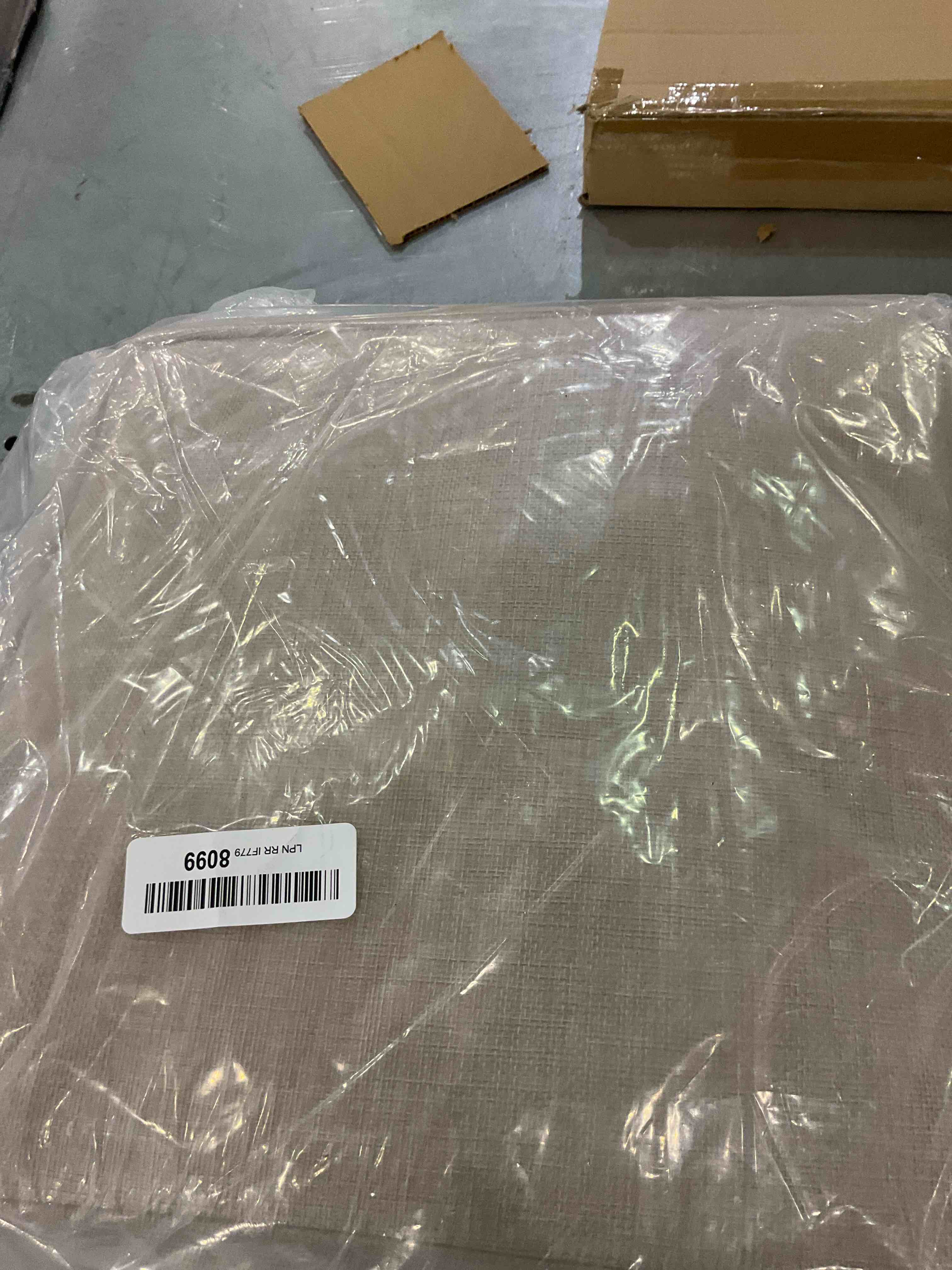https://s3.amazonaws.com/lotting-images-prod/BargainHunt/EXS01189522_1711540728558.jpeg
