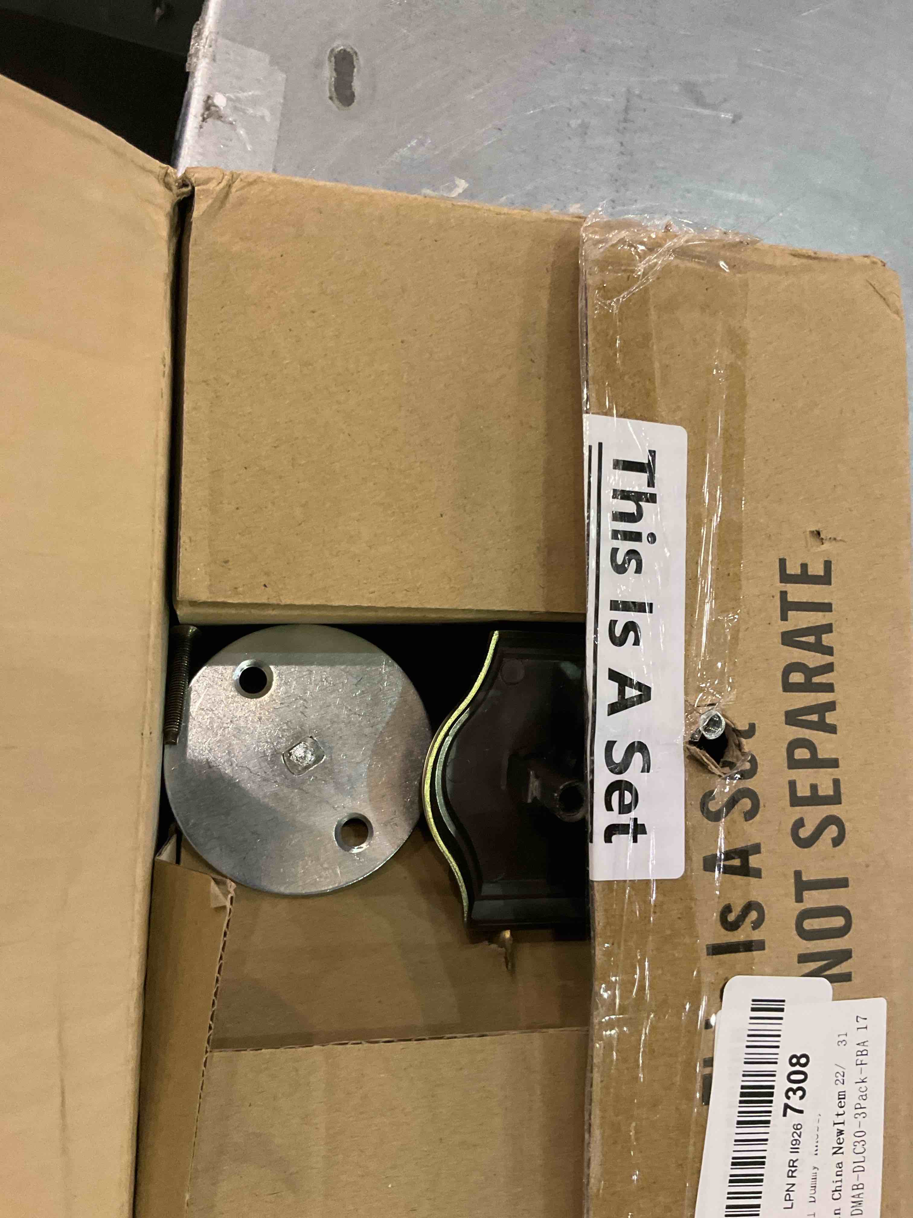 https://s3.amazonaws.com/lotting-images-prod/BargainHunt/EXS01189724_1711628166906.jpeg