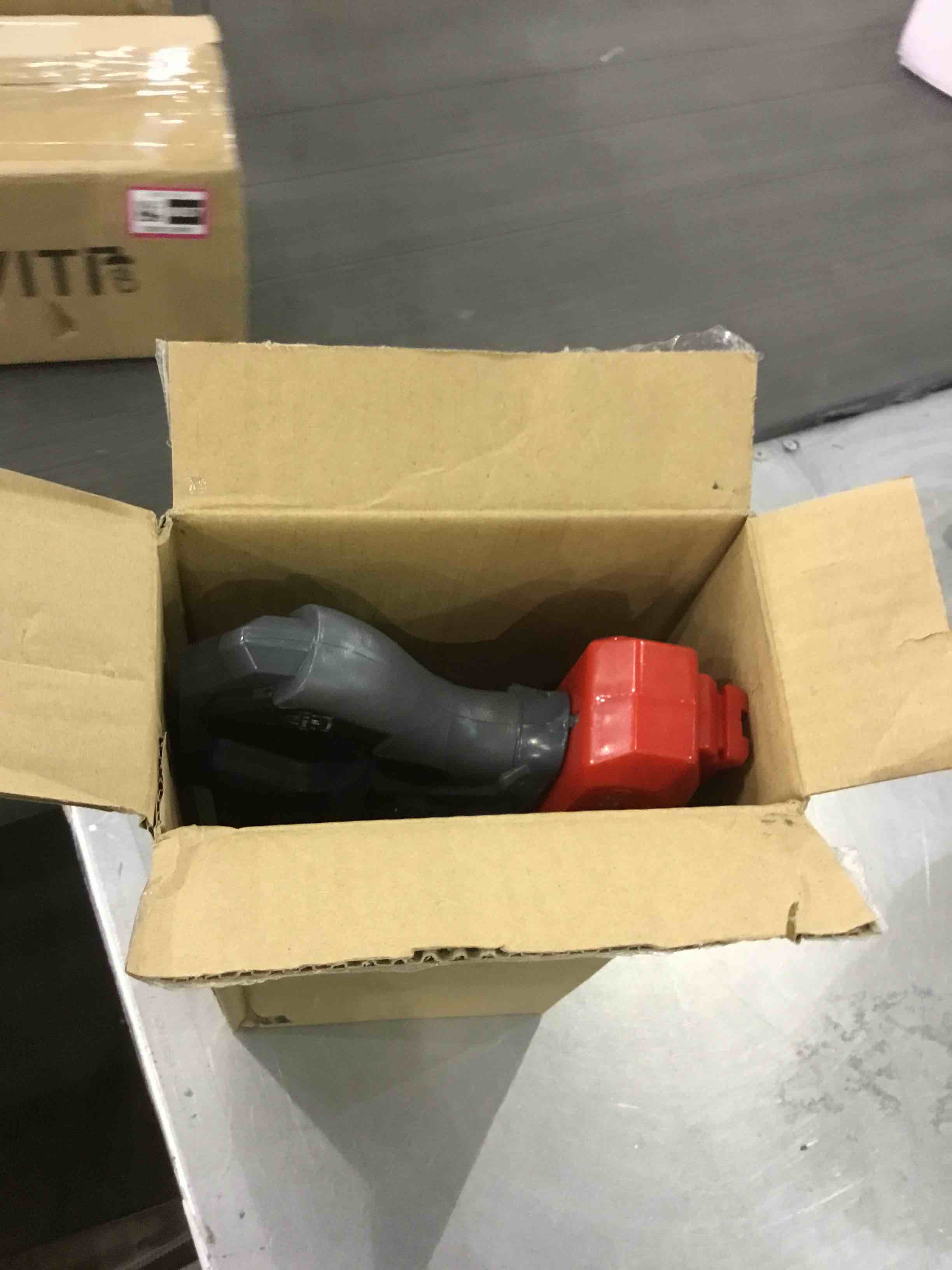 https://s3.amazonaws.com/lotting-images-prod/BargainHunt/EXS01189934_1712834948647.jpeg