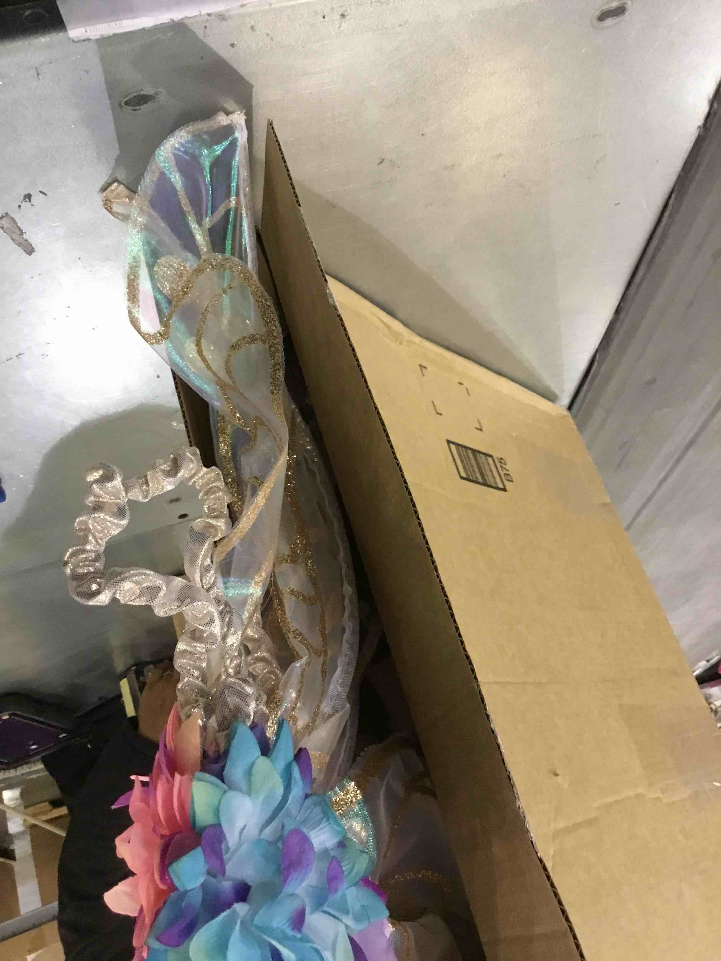 https://s3.amazonaws.com/lotting-images-prod/BargainHunt/EXS01189982_1712850804380.jpeg