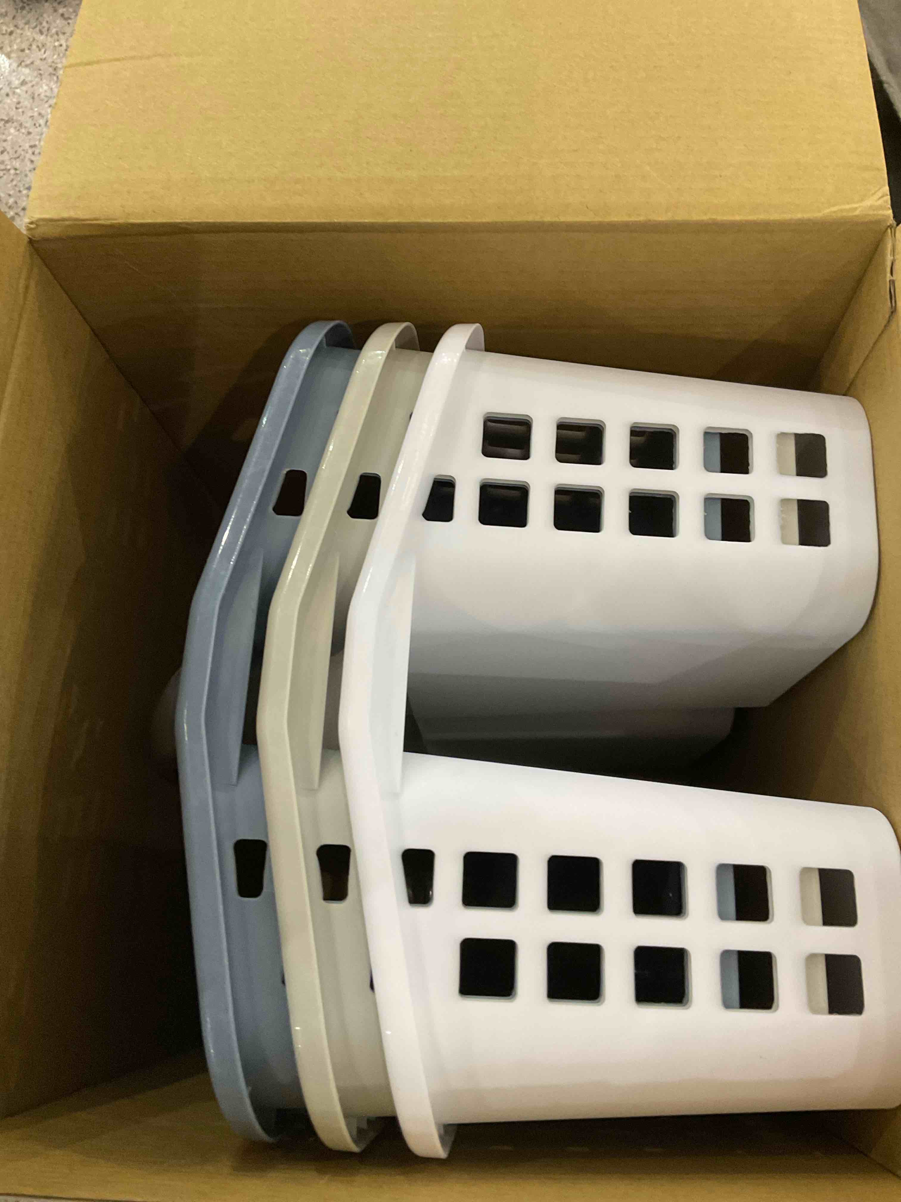 https://s3.amazonaws.com/lotting-images-prod/BargainHunt/EXS01190126_1709221029357.jpeg