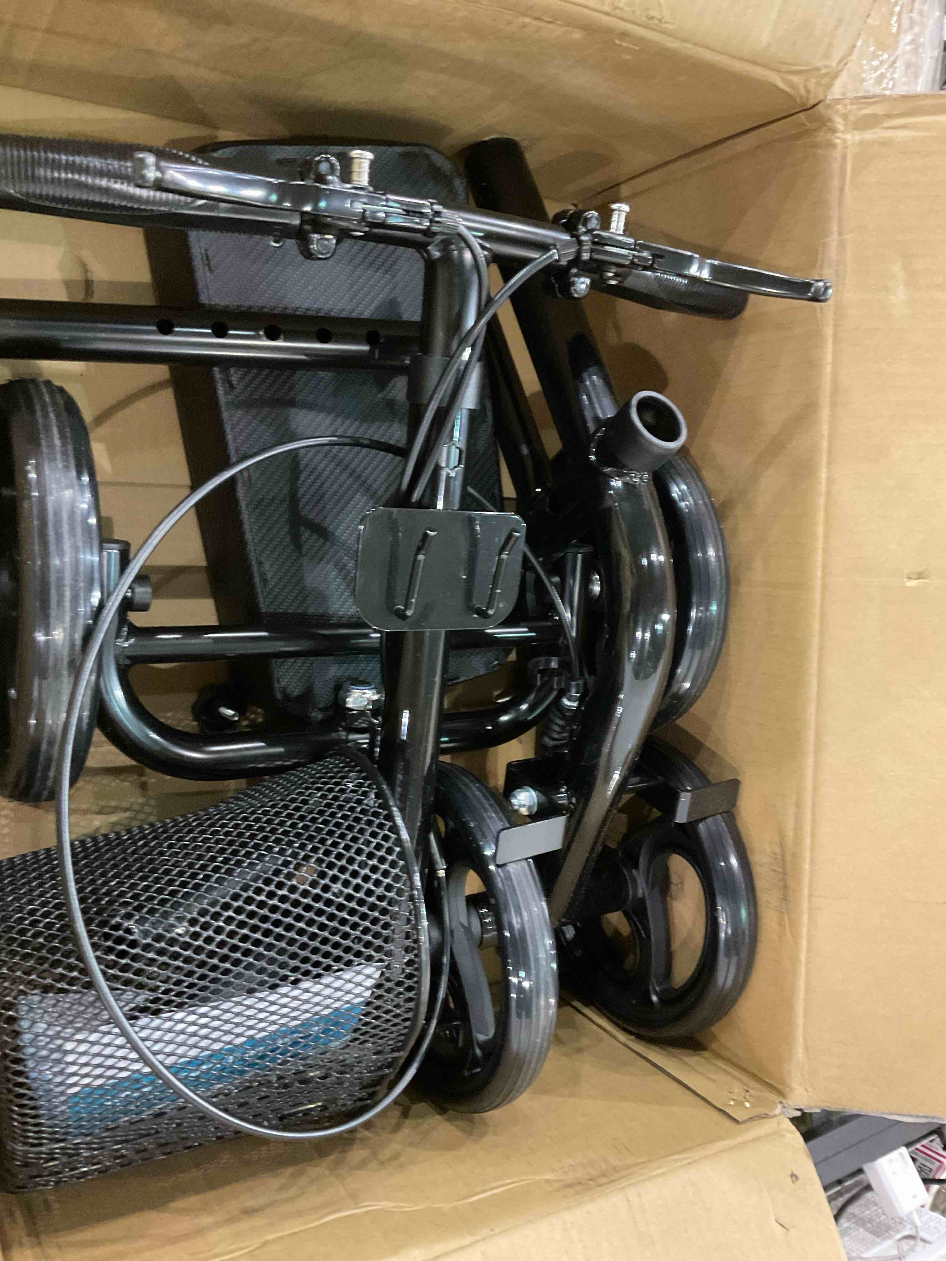 https://s3.amazonaws.com/lotting-images-prod/BargainHunt/EXS01190386_1709641877571.jpeg