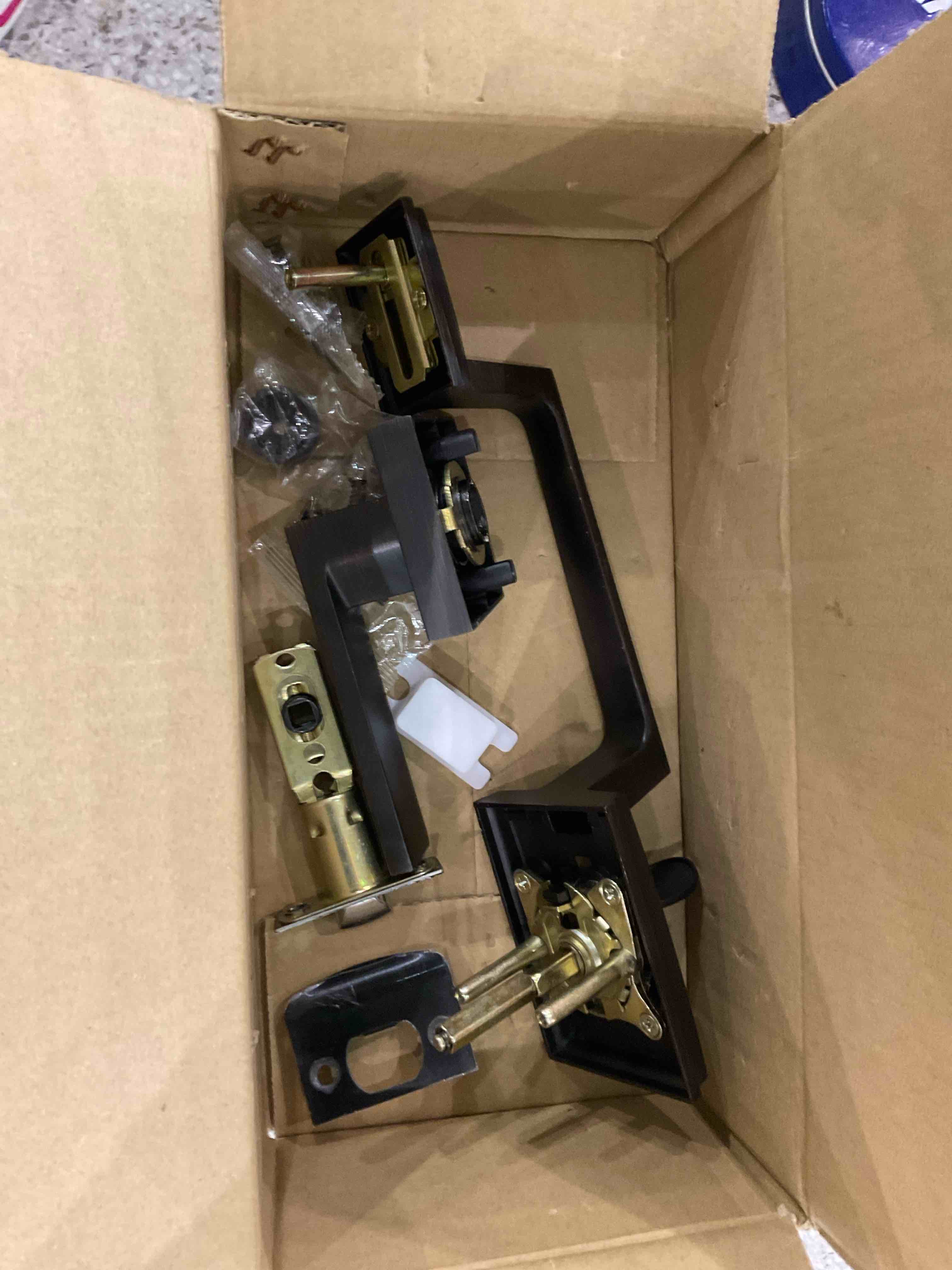 https://s3.amazonaws.com/lotting-images-prod/BargainHunt/EXS01190414_1709650266431.jpeg