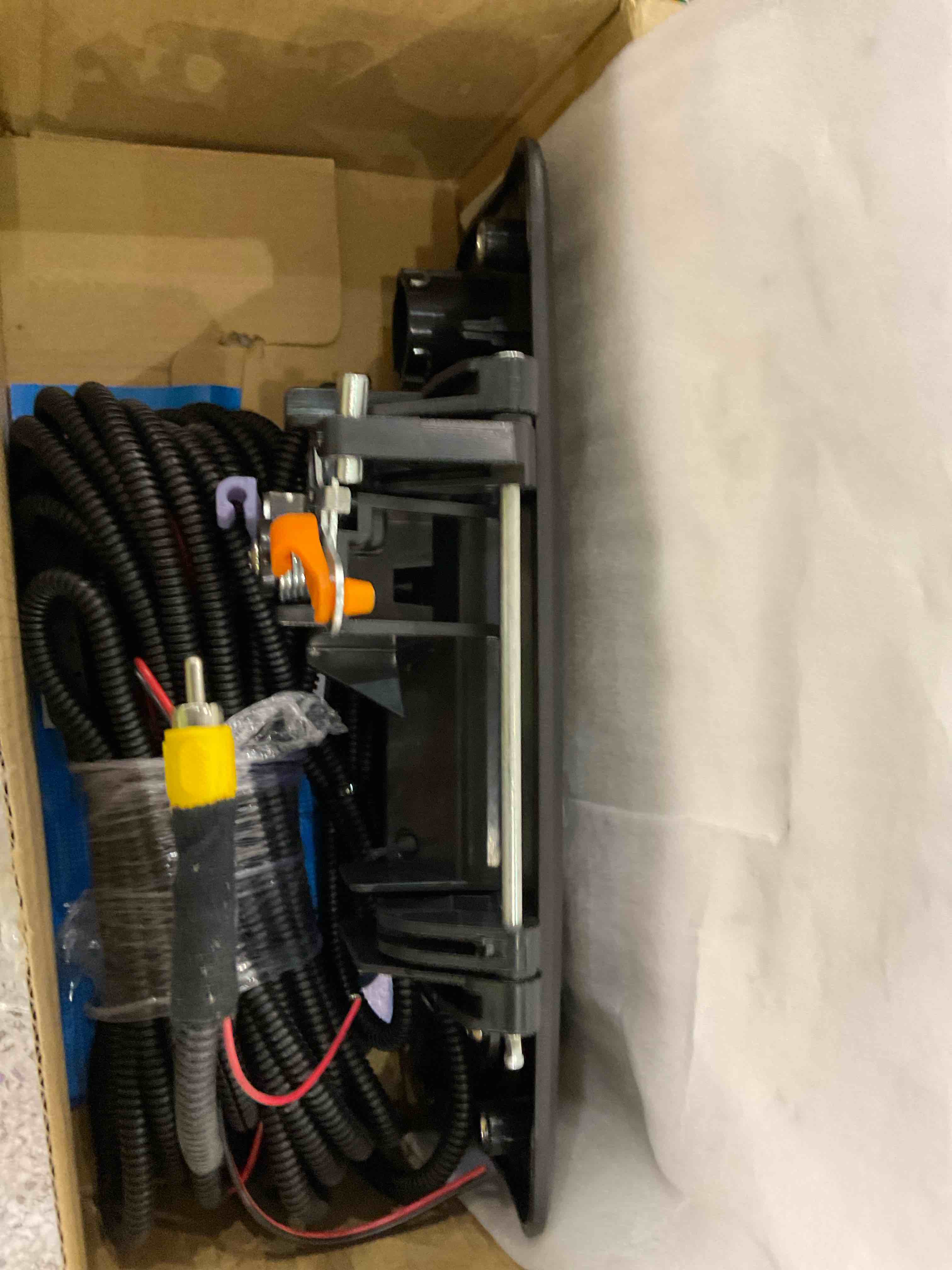 https://s3.amazonaws.com/lotting-images-prod/BargainHunt/EXS01190430_1709652869055.jpeg