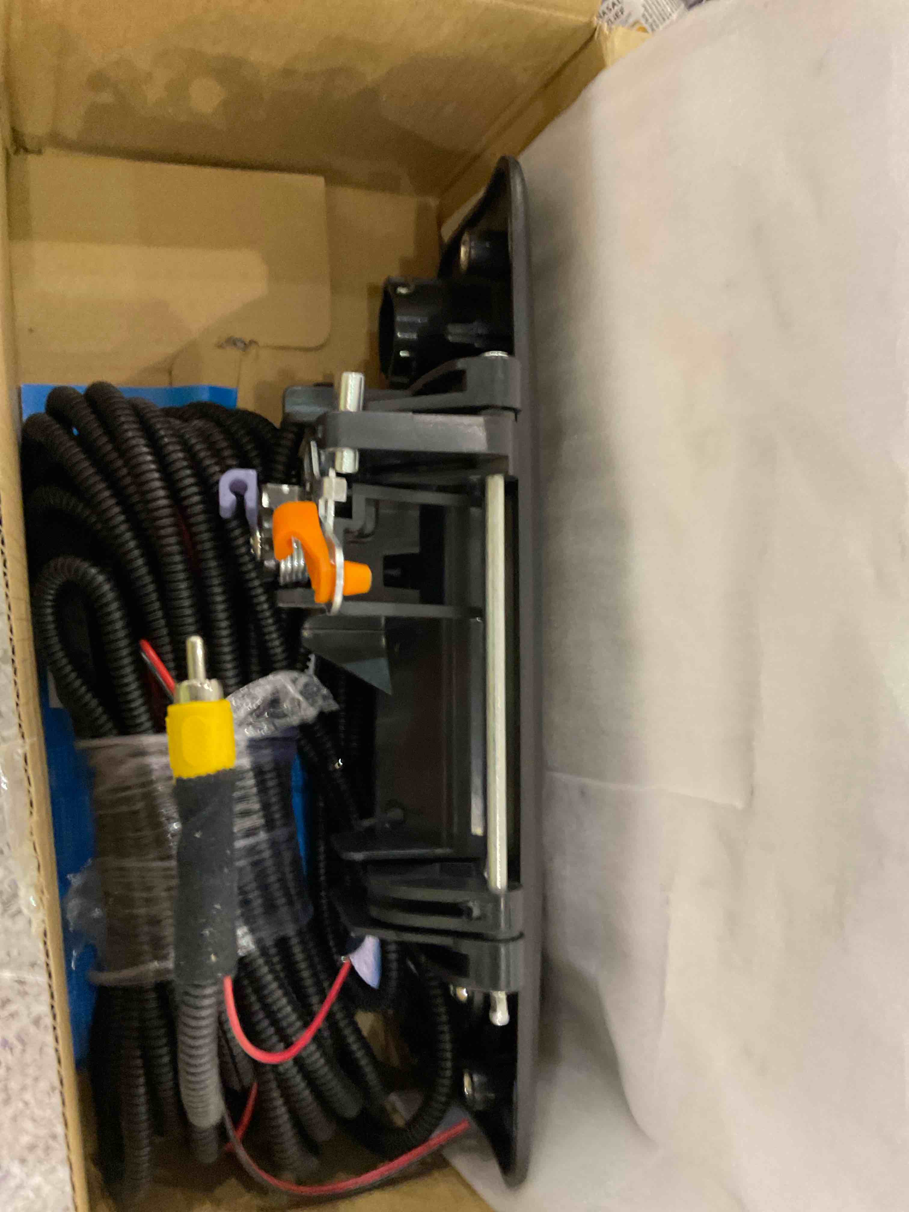 https://s3.amazonaws.com/lotting-images-prod/BargainHunt/EXS01190430_1709652870152.jpeg
