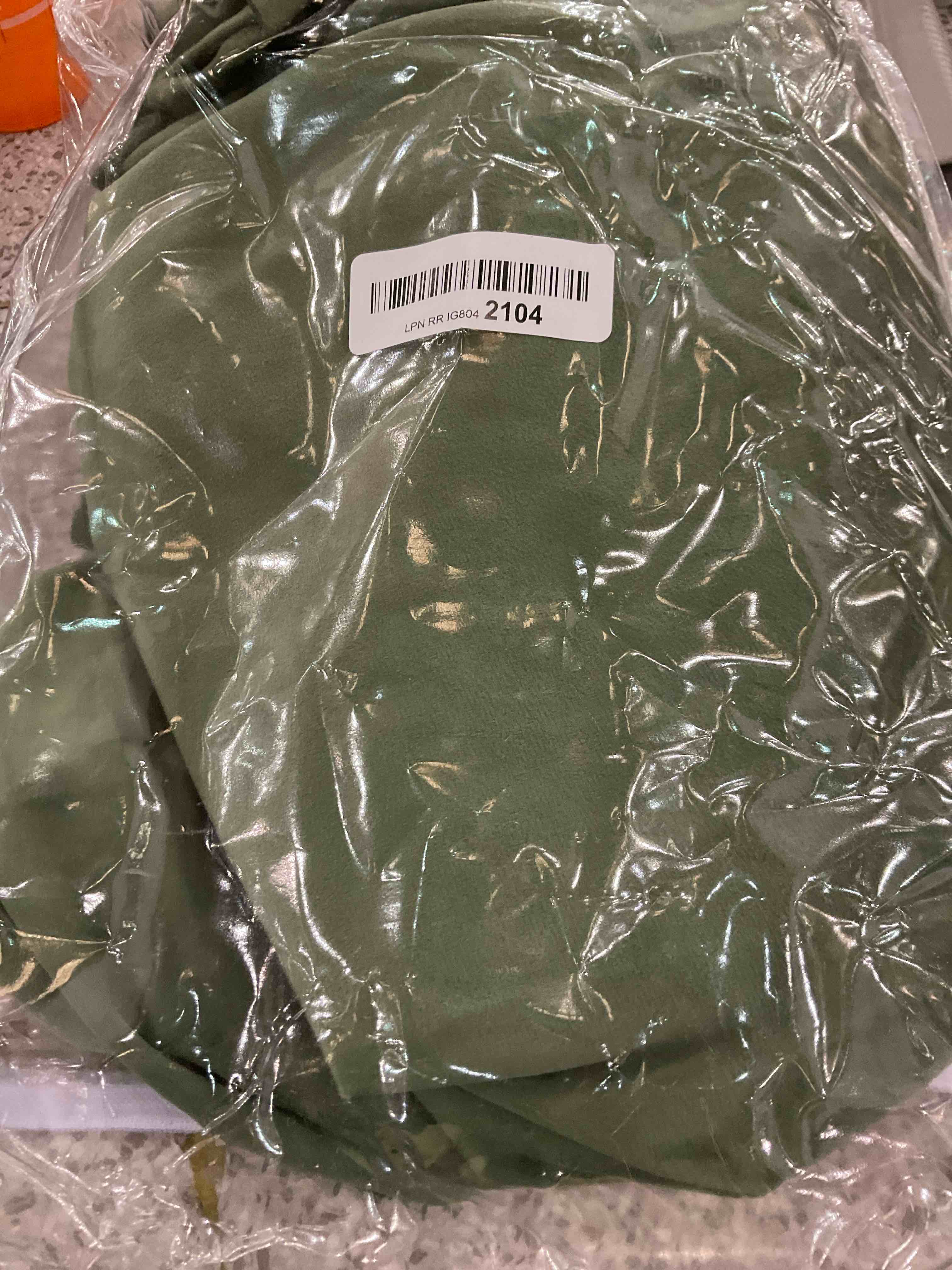 https://s3.amazonaws.com/lotting-images-prod/BargainHunt/EXS01190437_1709654190559.jpeg