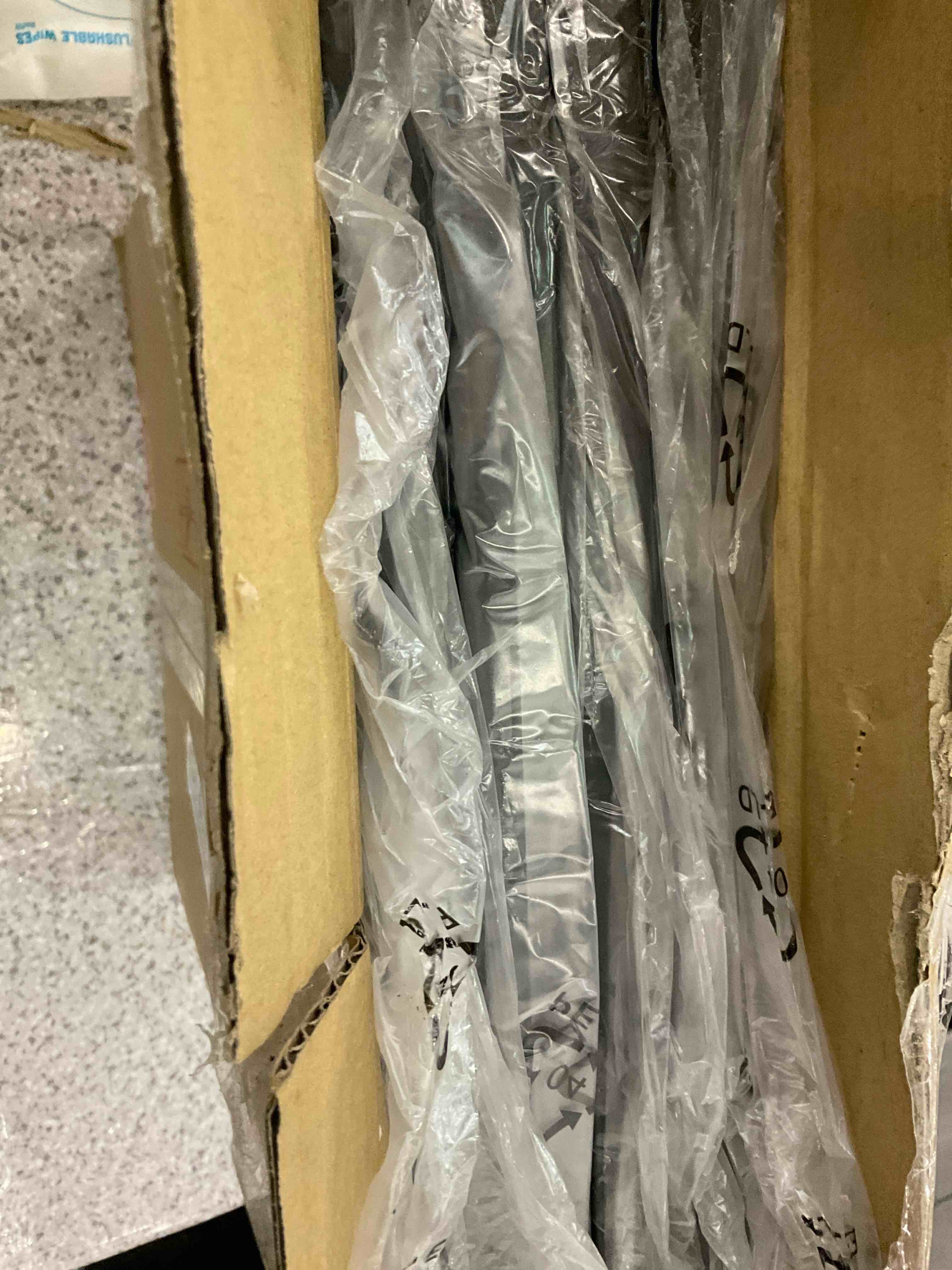 https://s3.amazonaws.com/lotting-images-prod/BargainHunt/EXS01190456_1709660386558.jpeg