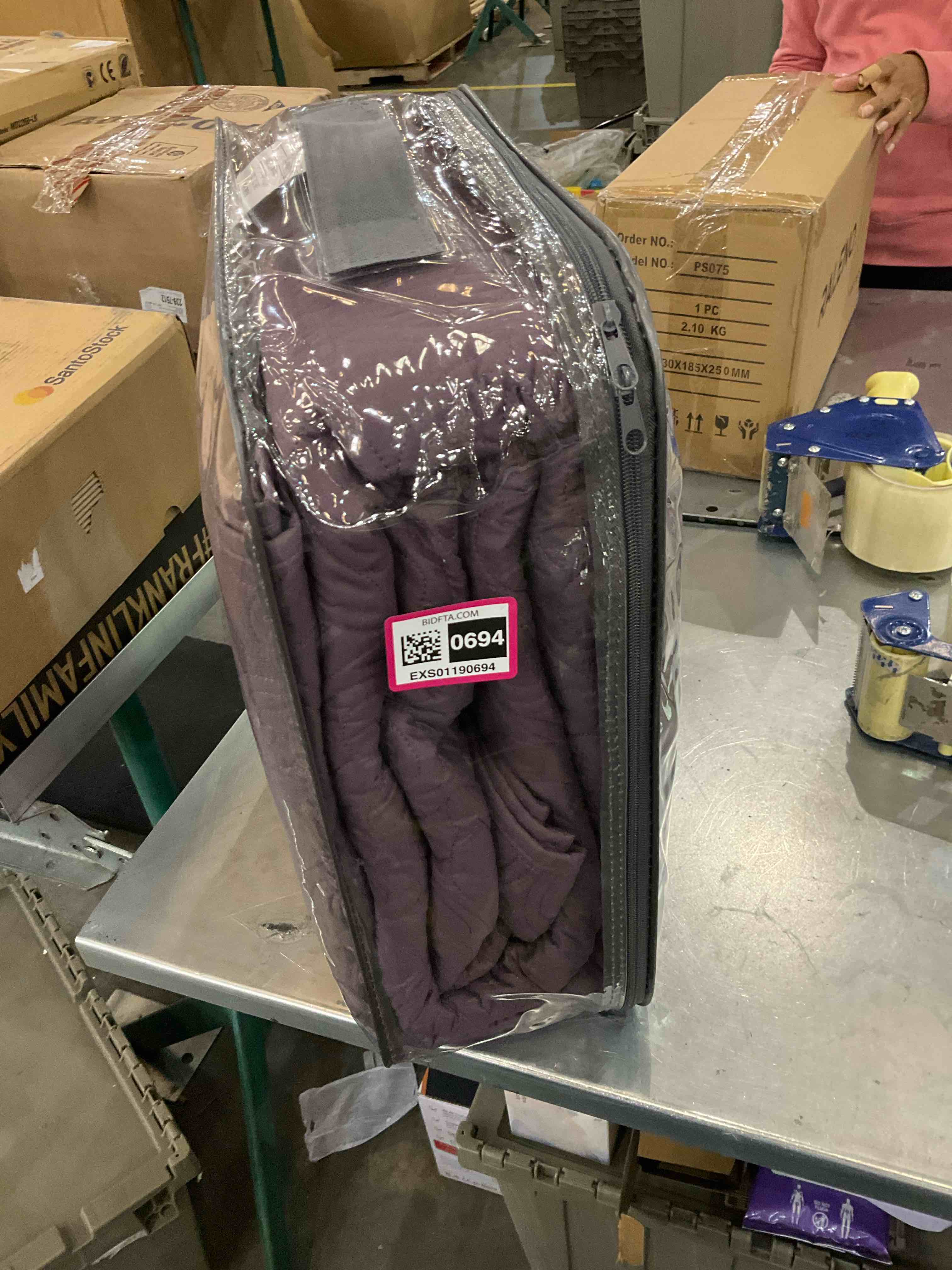 https://s3.amazonaws.com/lotting-images-prod/BargainHunt/EXS01190694_1709230227513.jpeg