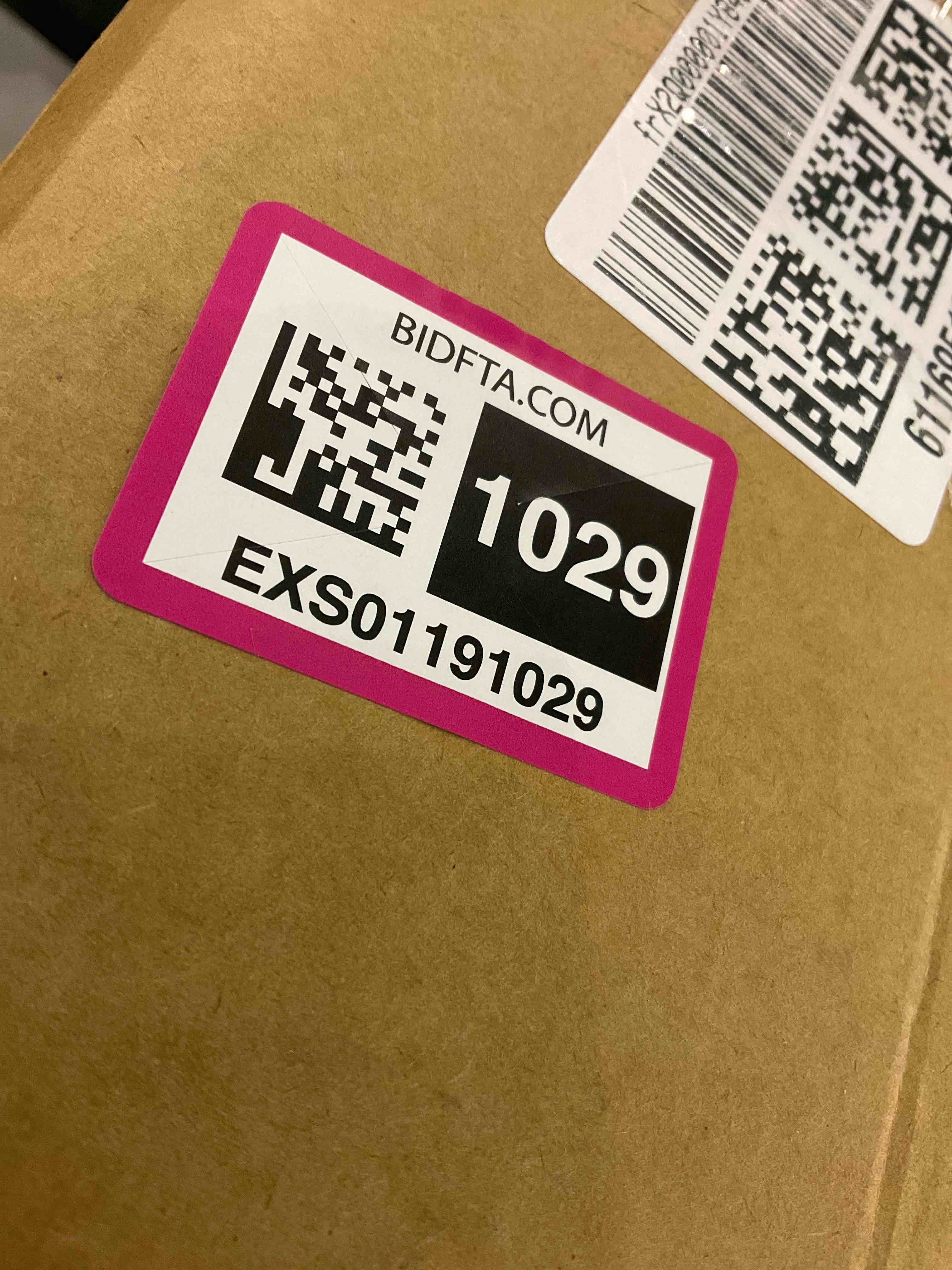https://s3.amazonaws.com/lotting-images-prod/BargainHunt/EXS01191029_1709912237394.jpeg