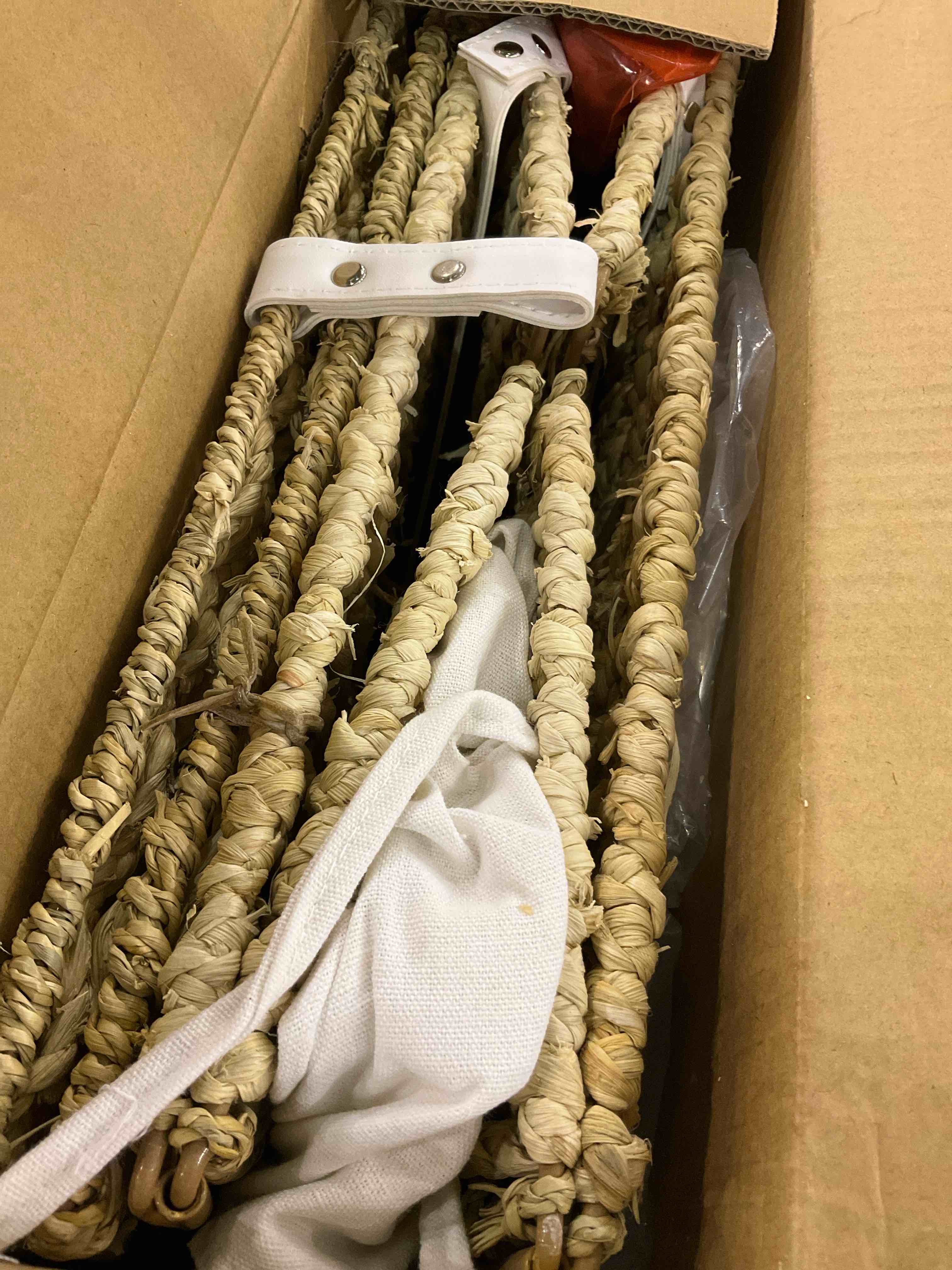 https://s3.amazonaws.com/lotting-images-prod/BargainHunt/EXS01191029_1709912278288.jpeg