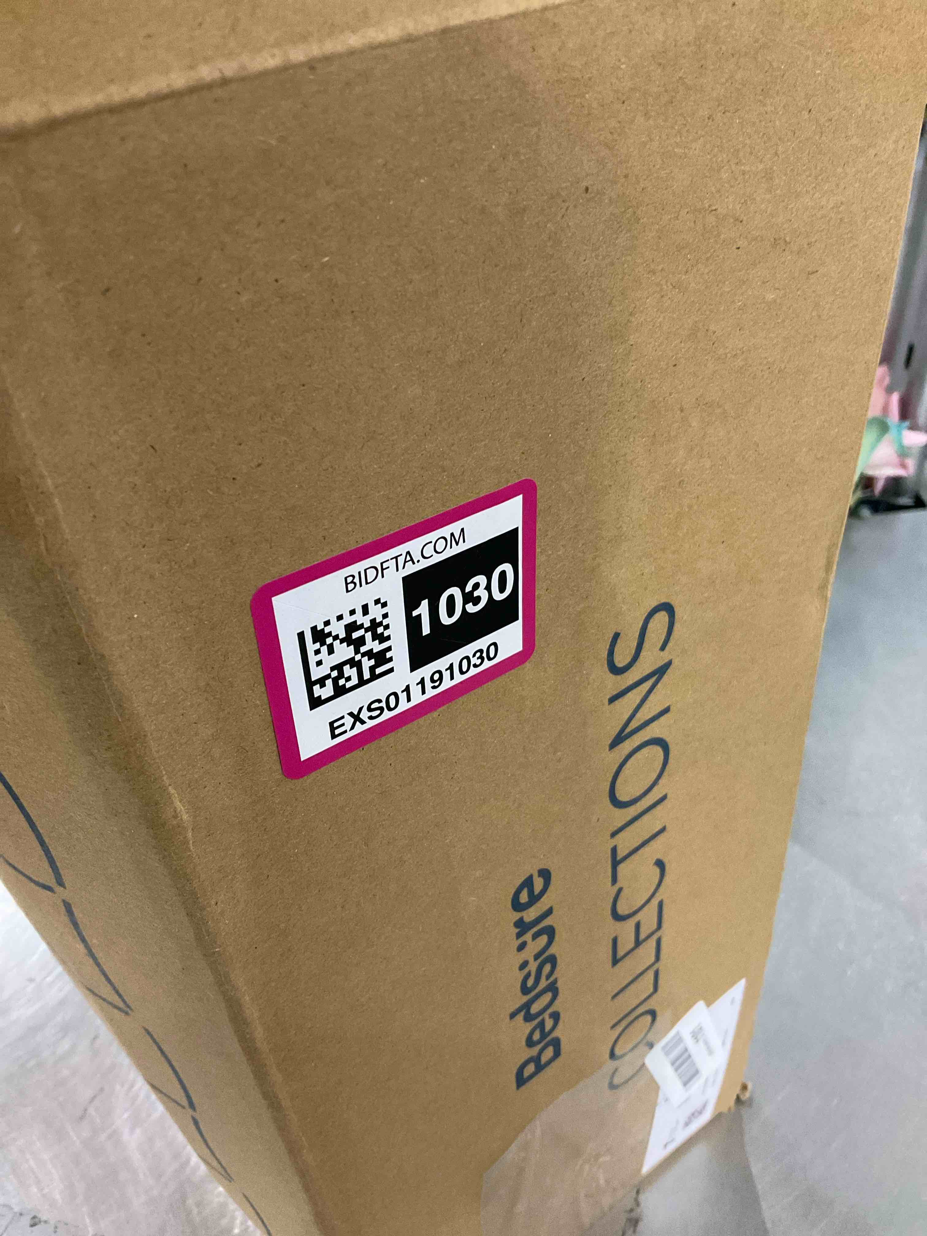 https://s3.amazonaws.com/lotting-images-prod/BargainHunt/EXS01191030_1709912376261.jpeg