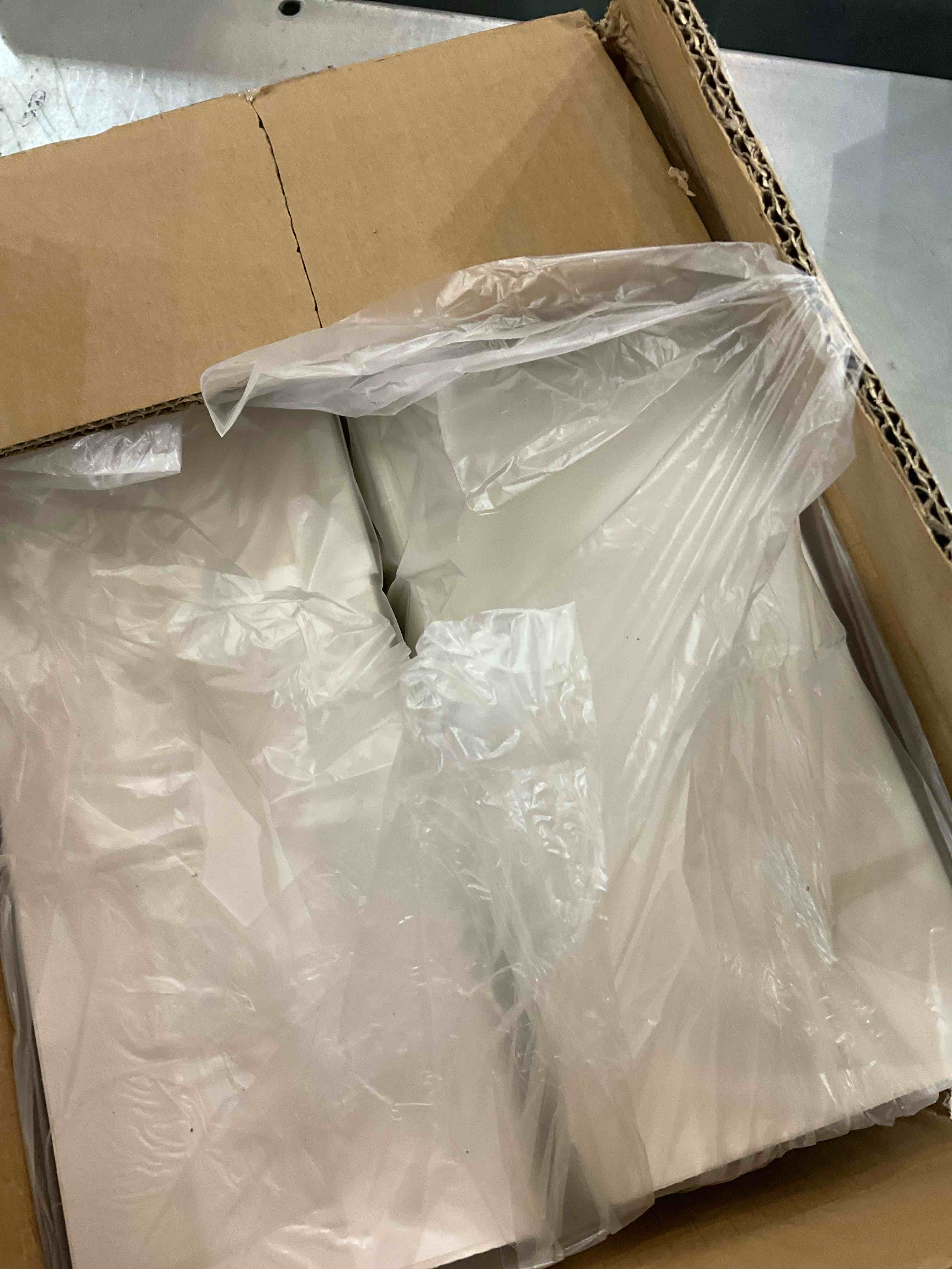 https://s3.amazonaws.com/lotting-images-prod/BargainHunt/EXS01191185_1710175473238.jpeg