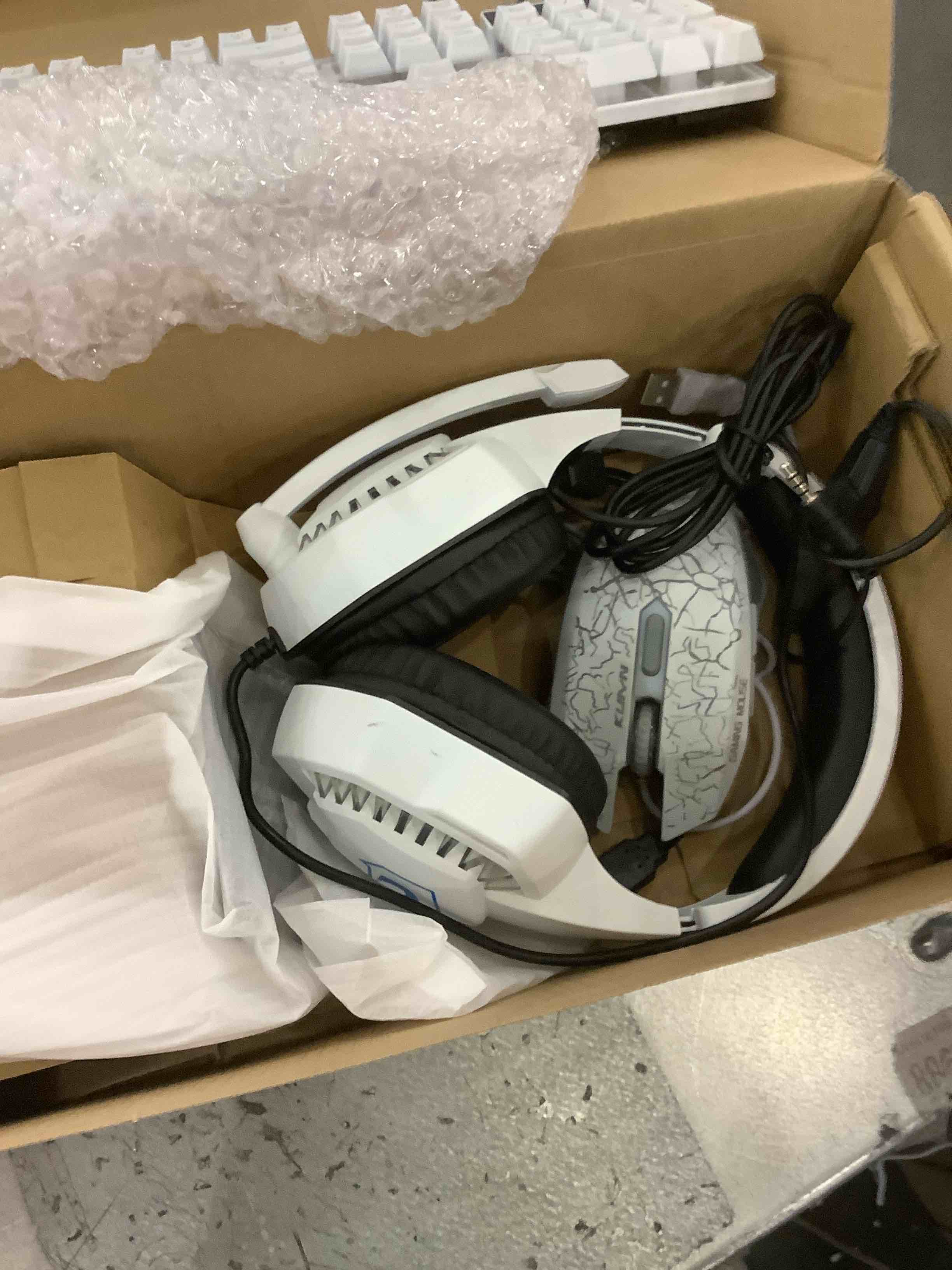 https://s3.amazonaws.com/lotting-images-prod/BargainHunt/EXS01191527_1709052210607.jpeg