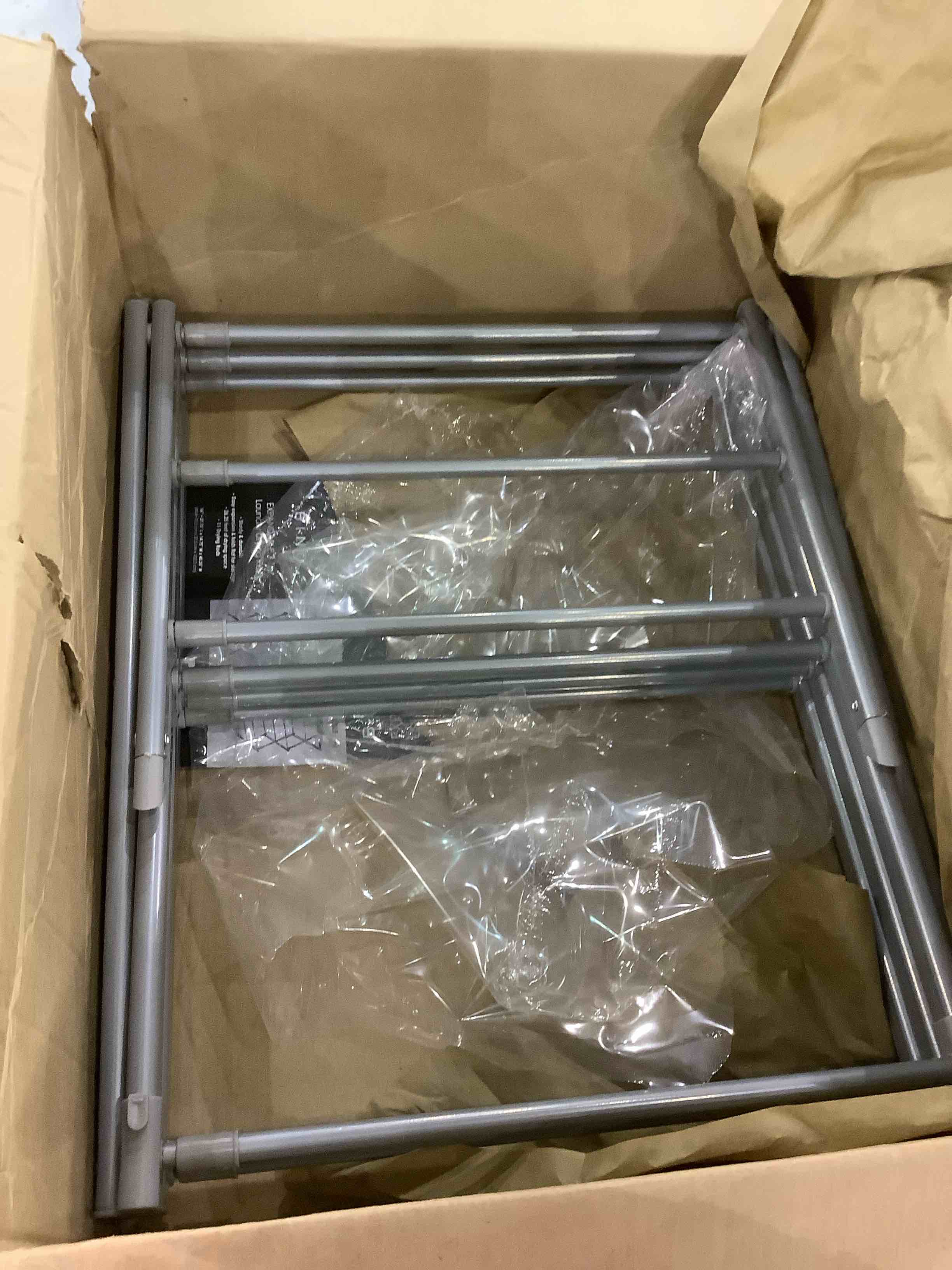 https://s3.amazonaws.com/lotting-images-prod/BargainHunt/EXS01191645_1709123866224.jpeg