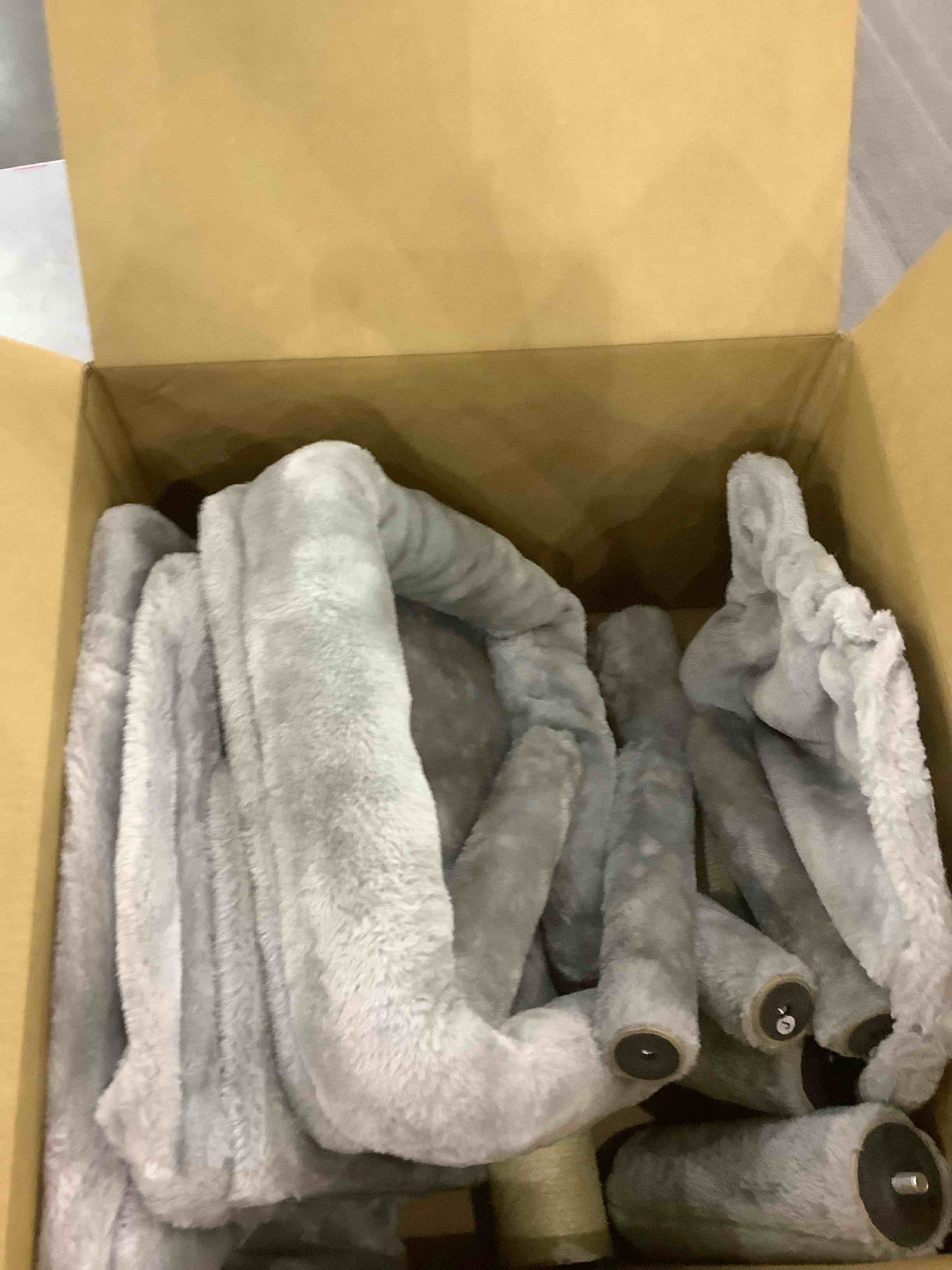 https://s3.amazonaws.com/lotting-images-prod/BargainHunt/EXS01191647_1709124014298.jpeg