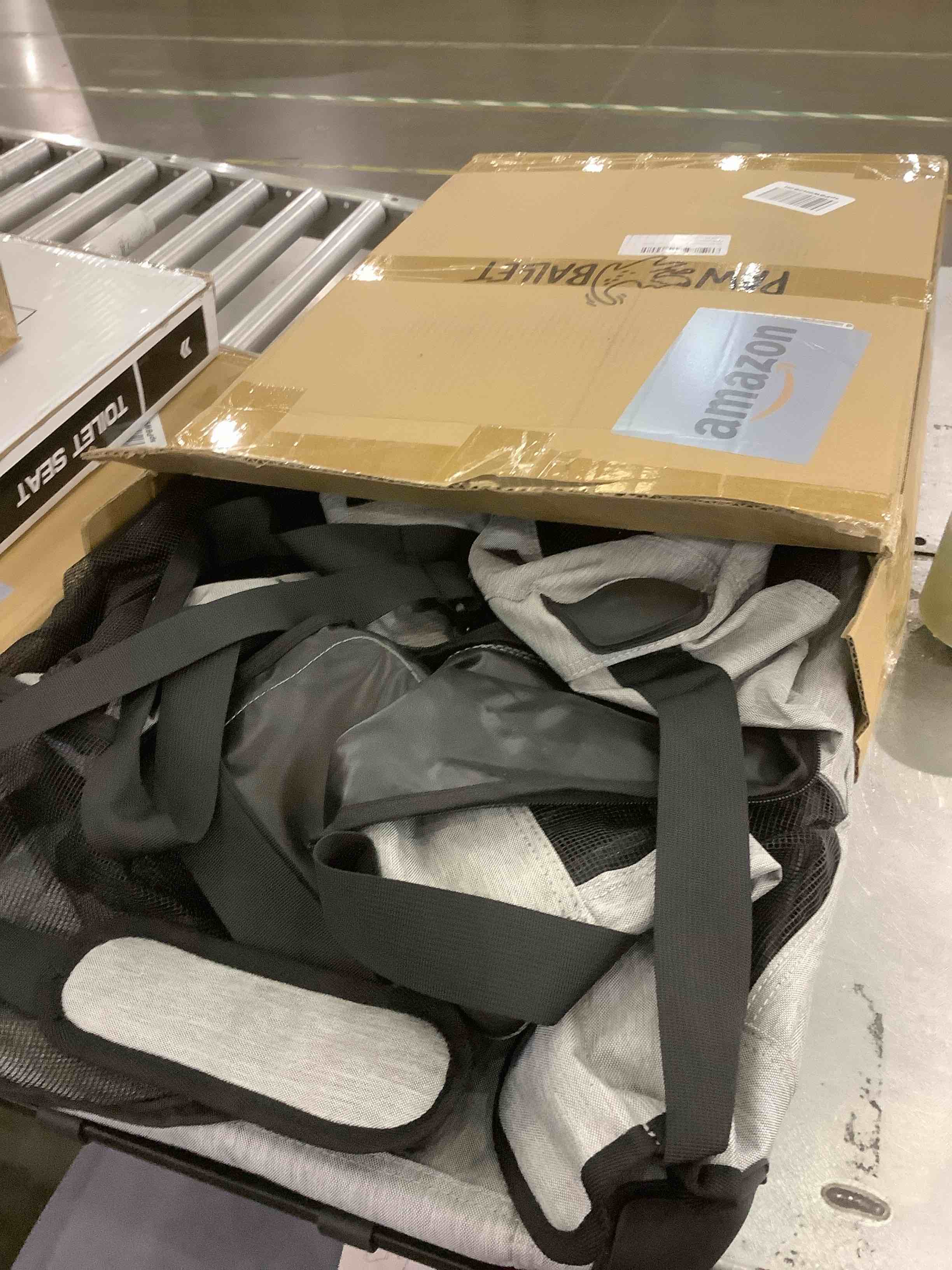 https://s3.amazonaws.com/lotting-images-prod/BargainHunt/EXS01191769_1709144634424.jpeg