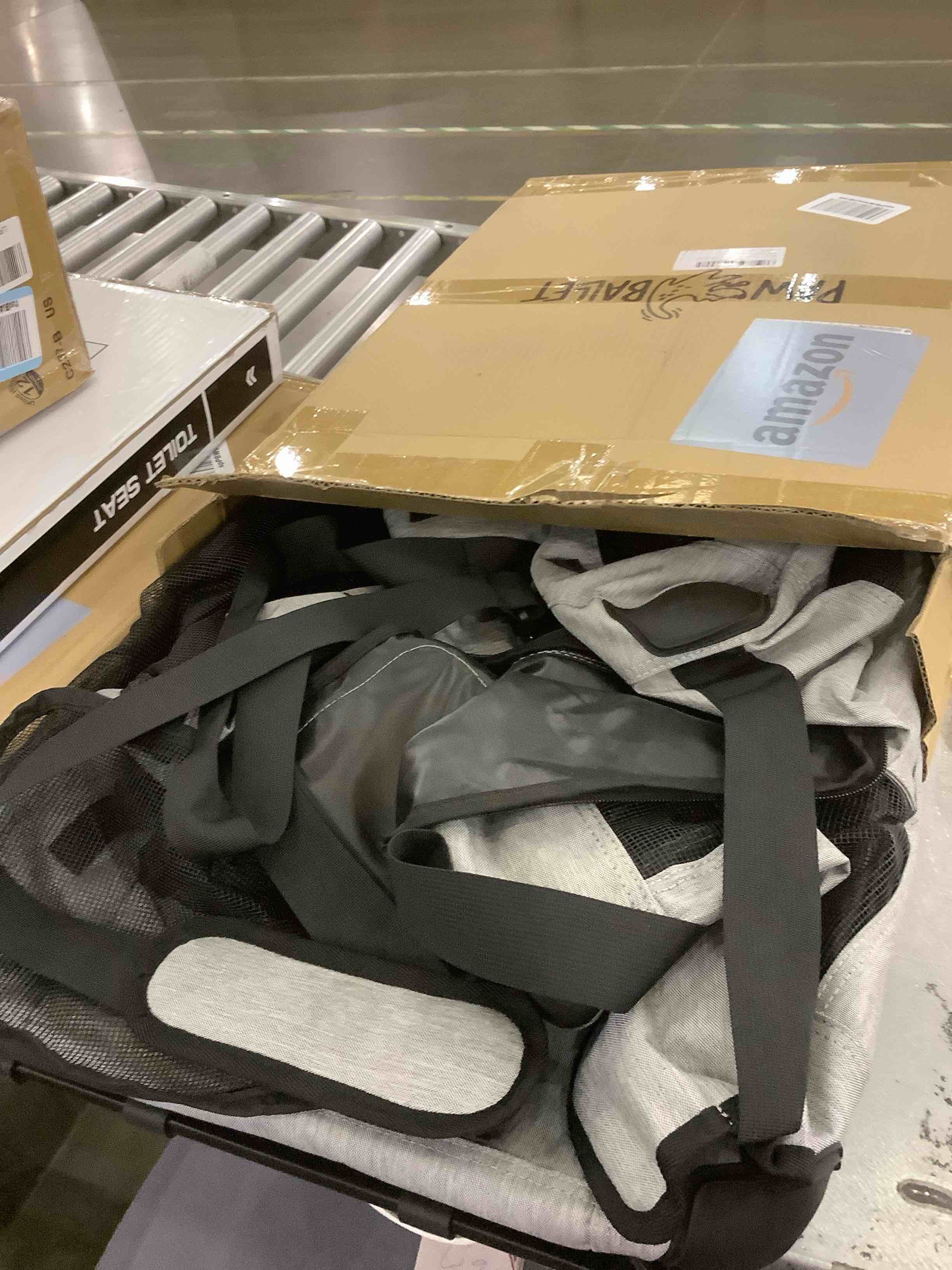 https://s3.amazonaws.com/lotting-images-prod/BargainHunt/EXS01191769_1709144635697.jpeg