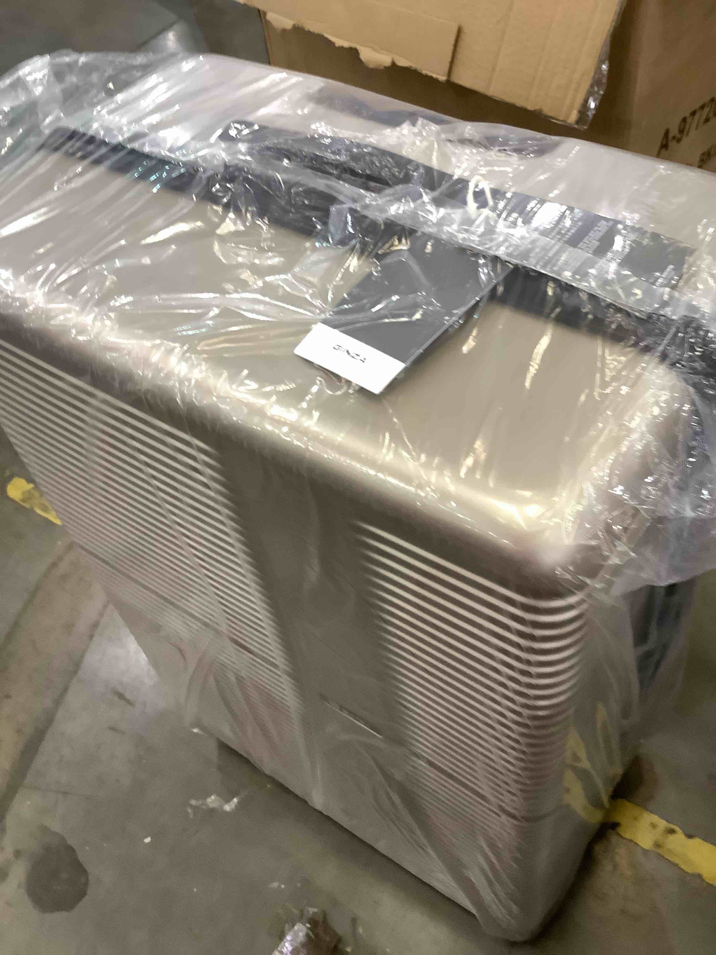 https://s3.amazonaws.com/lotting-images-prod/BargainHunt/EXS01191773_1709145168669.jpeg