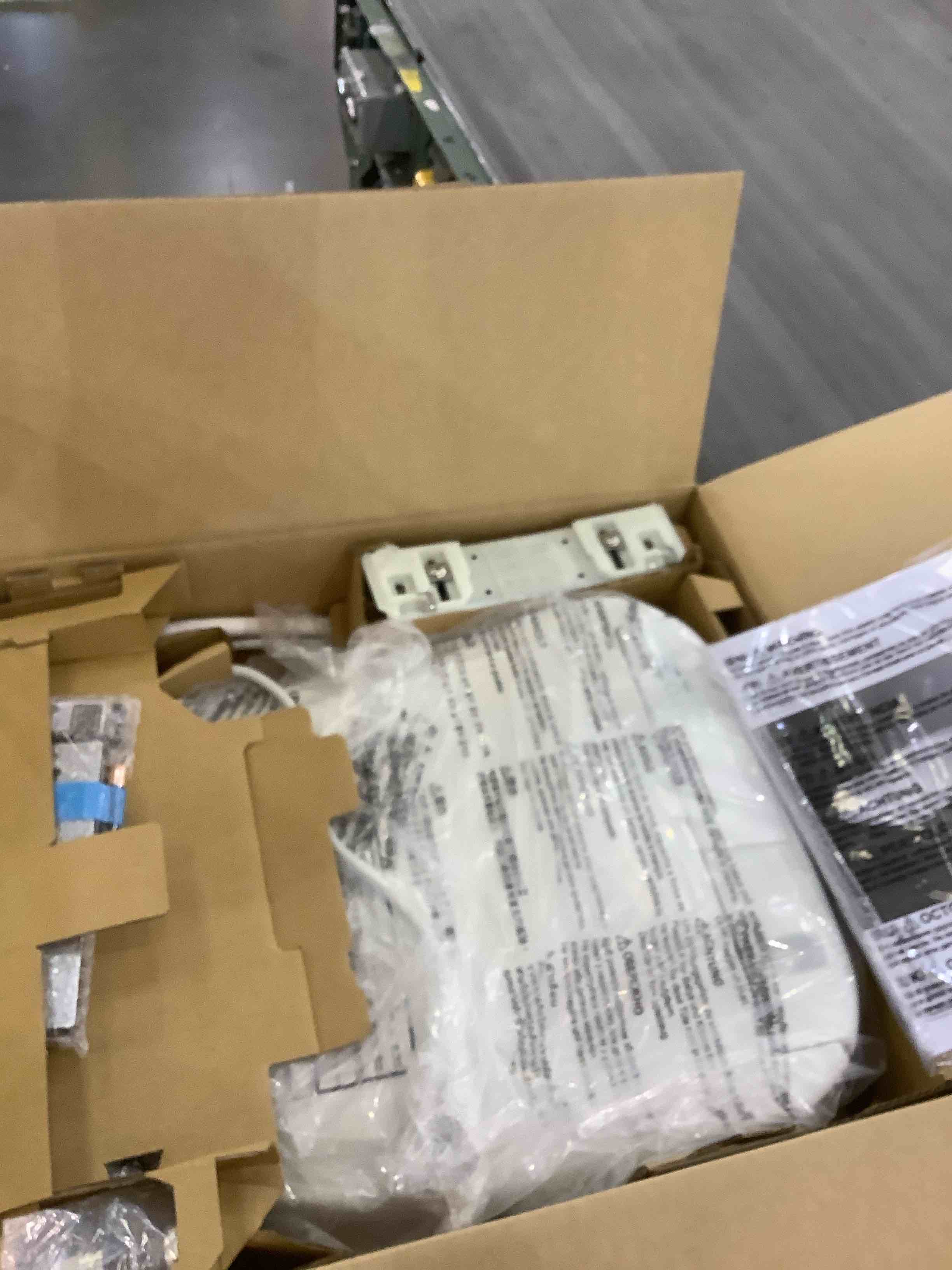 https://s3.amazonaws.com/lotting-images-prod/BargainHunt/EXS01191785_1709146461399.jpeg