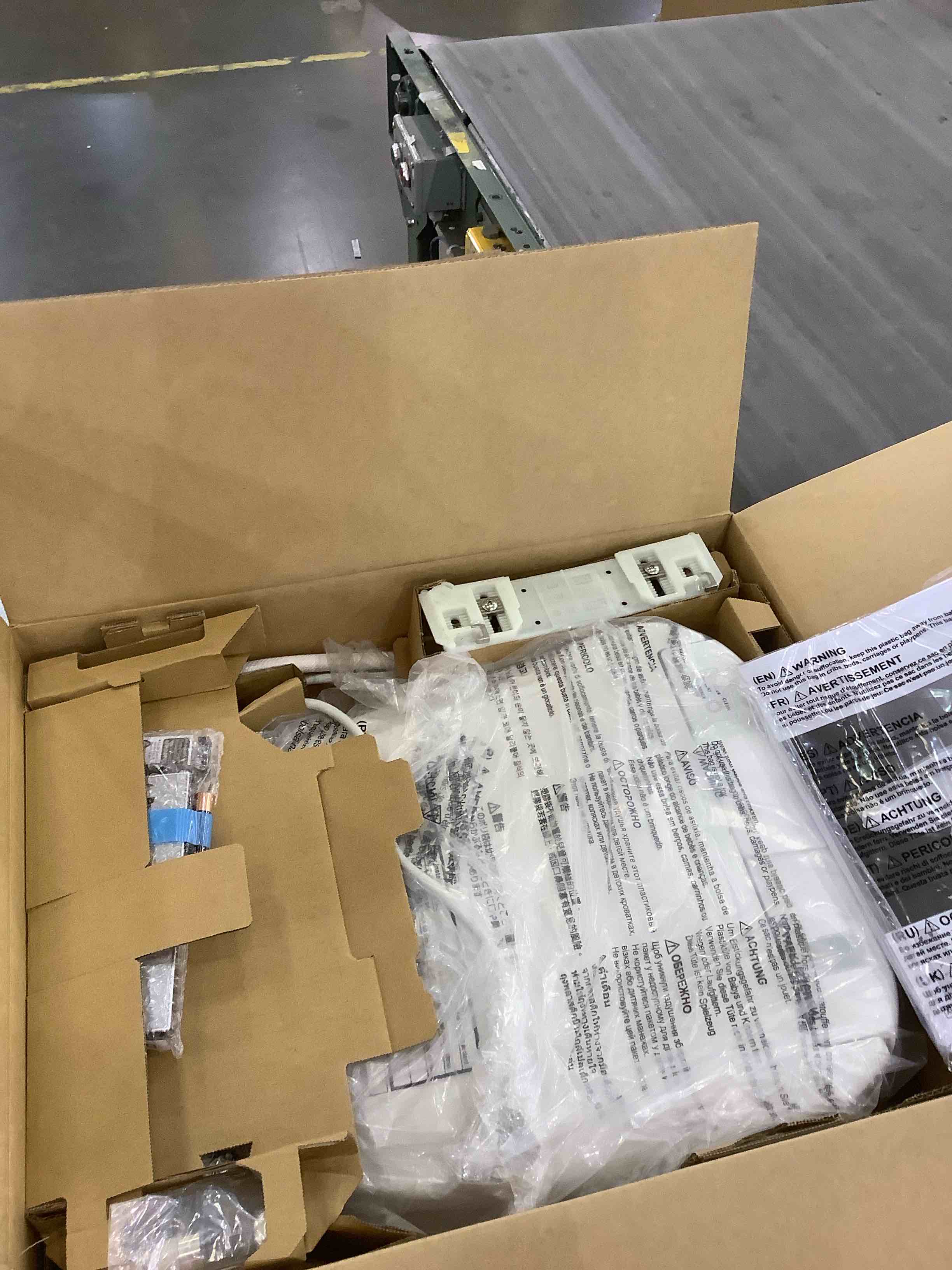 https://s3.amazonaws.com/lotting-images-prod/BargainHunt/EXS01191785_1709146463161.jpeg
