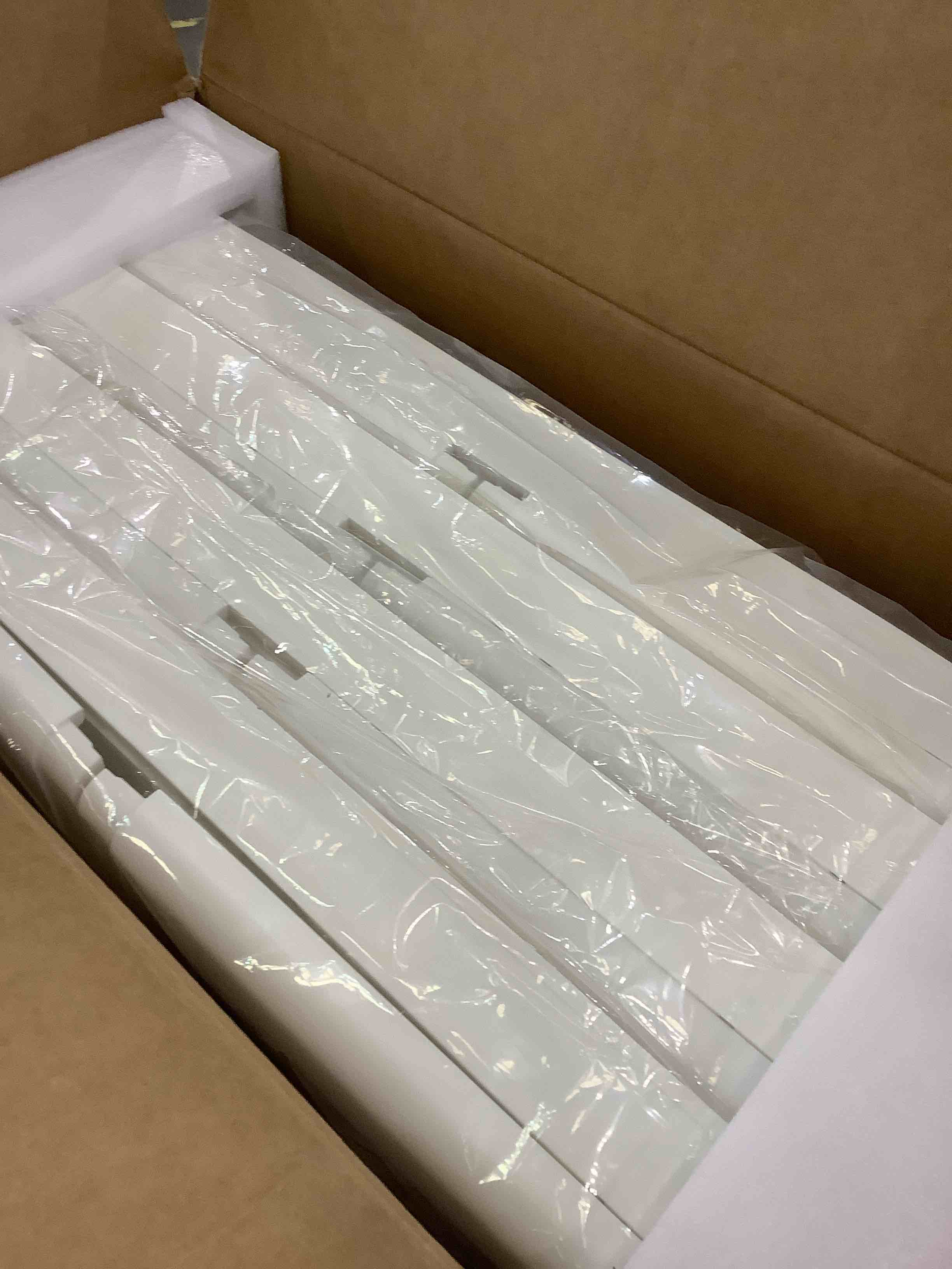 https://s3.amazonaws.com/lotting-images-prod/BargainHunt/EXS01191787_1709148125368.jpeg