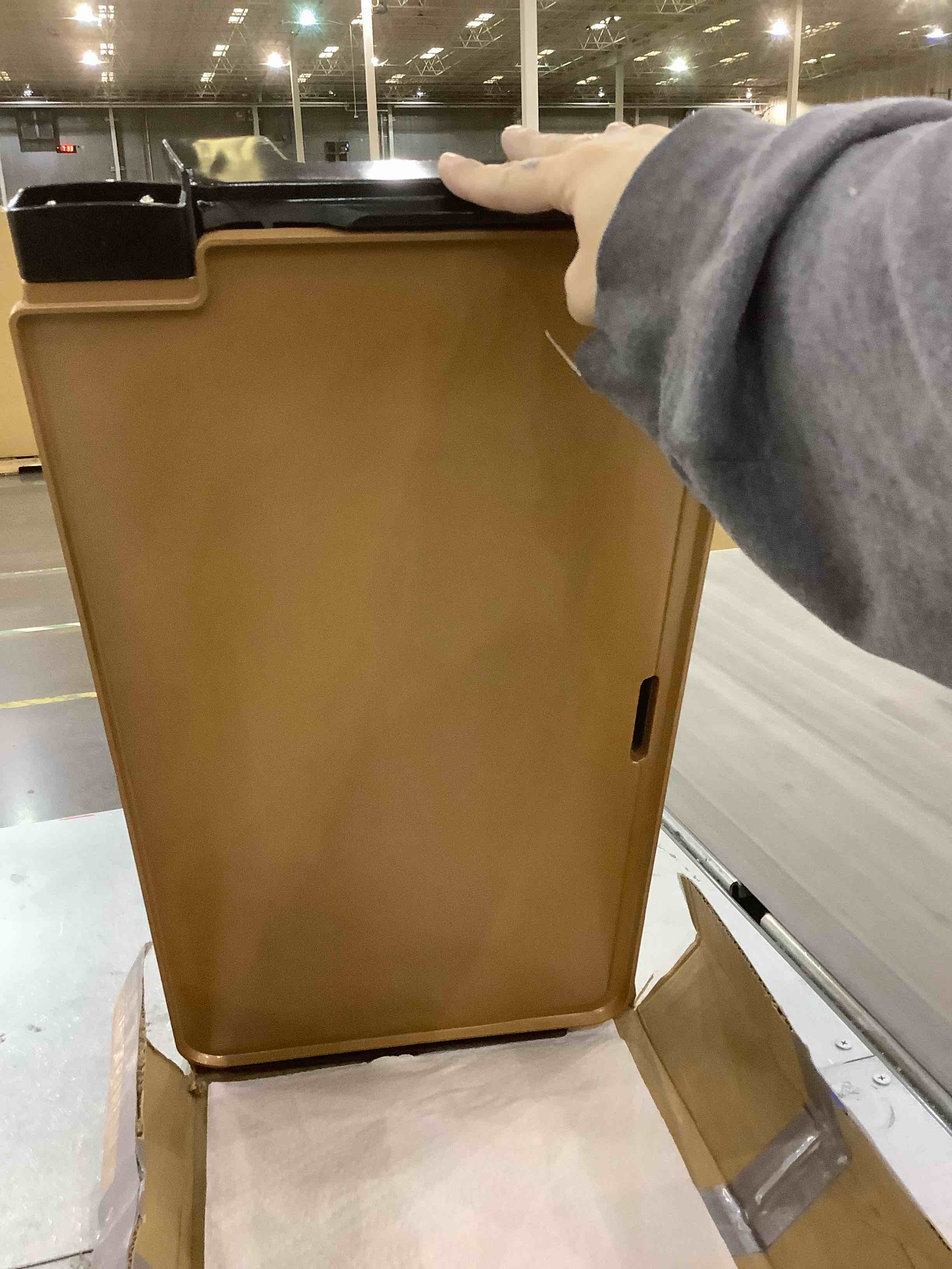 https://s3.amazonaws.com/lotting-images-prod/BargainHunt/EXS01191842_1709213634130.jpeg