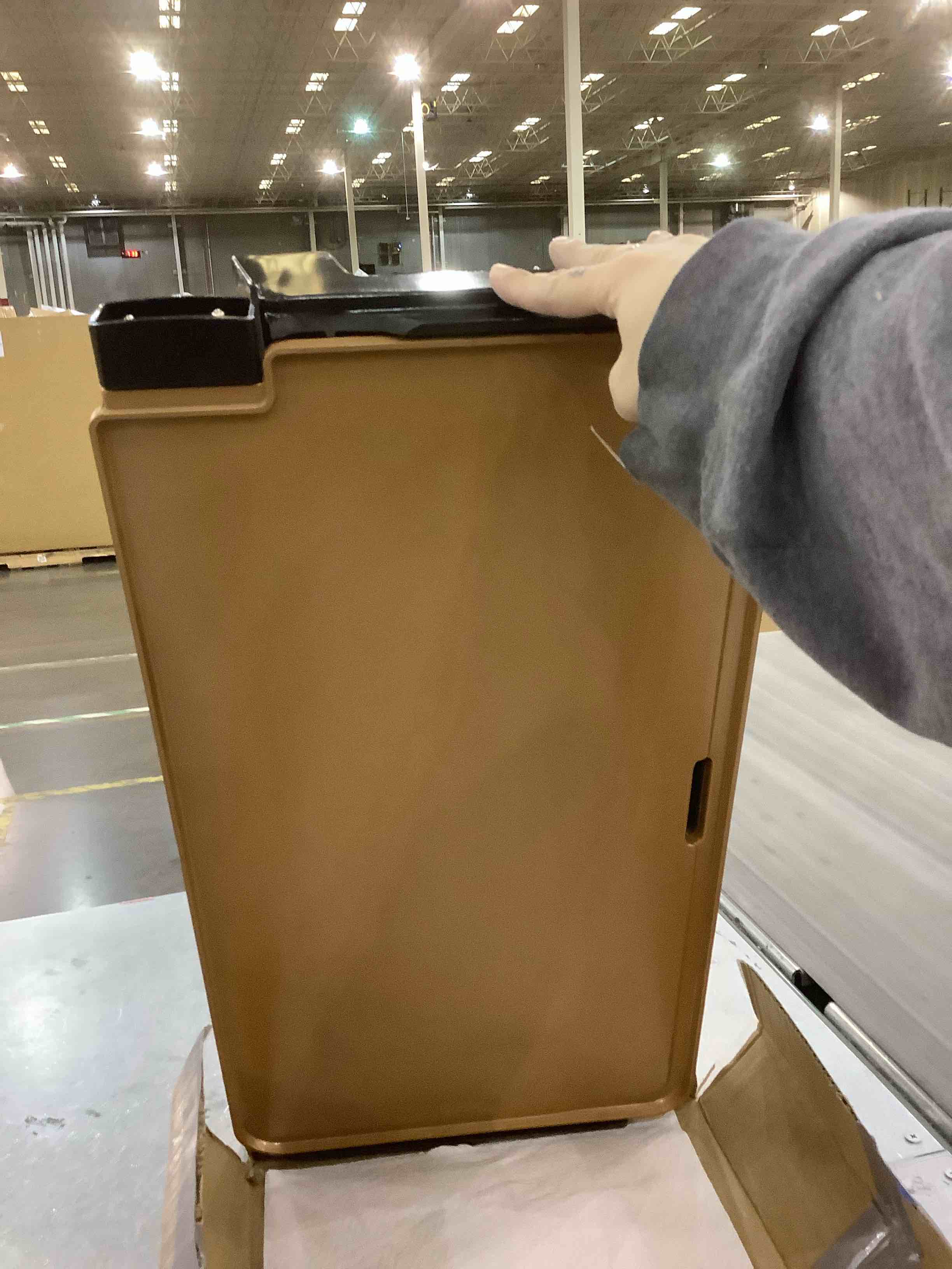 https://s3.amazonaws.com/lotting-images-prod/BargainHunt/EXS01191842_1709213635559.jpeg