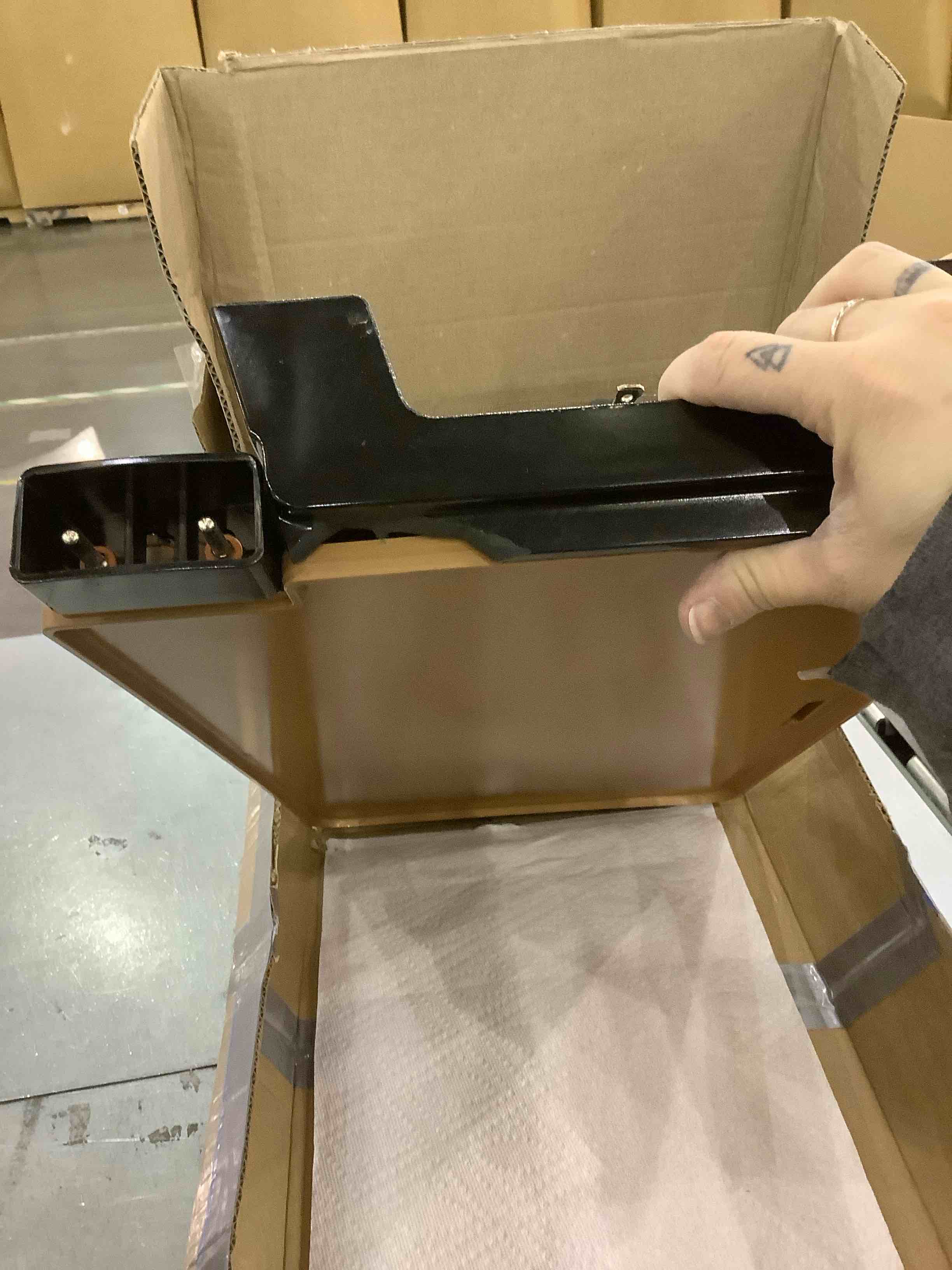 https://s3.amazonaws.com/lotting-images-prod/BargainHunt/EXS01191842_1709213669811.jpeg