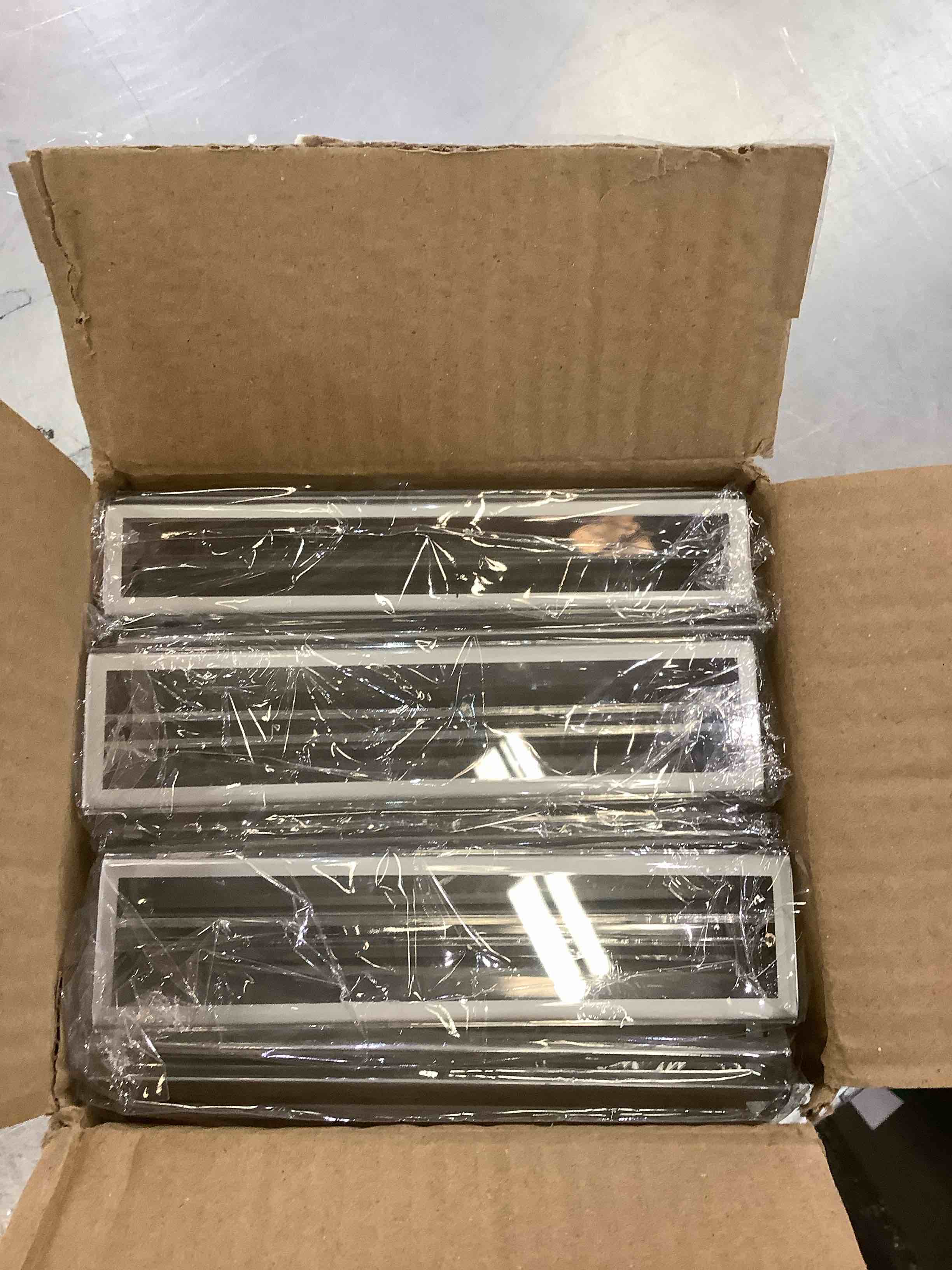 https://s3.amazonaws.com/lotting-images-prod/BargainHunt/EXS01191931_1709229008294.jpeg