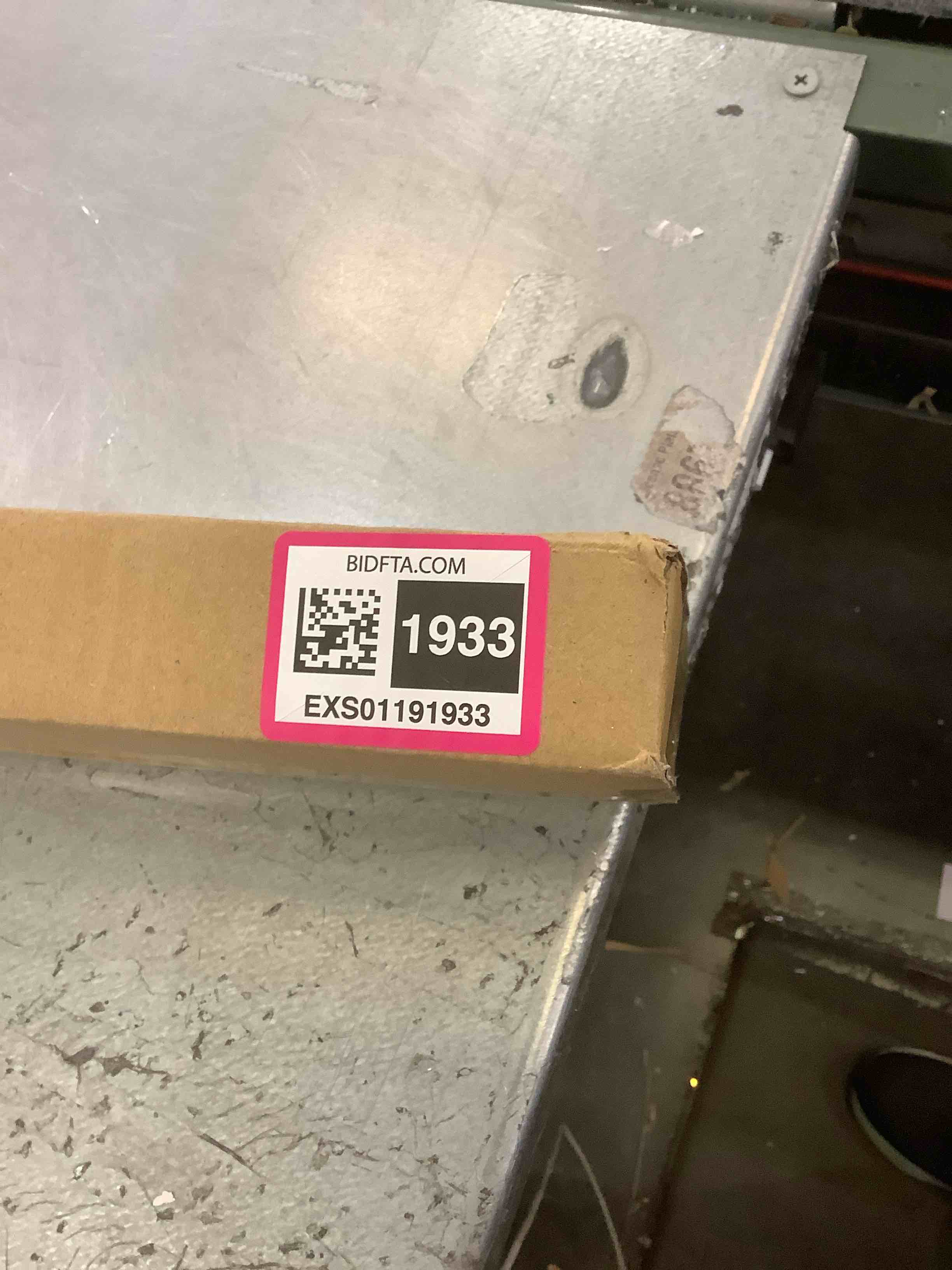 https://s3.amazonaws.com/lotting-images-prod/BargainHunt/EXS01191933_1709229192716.jpeg