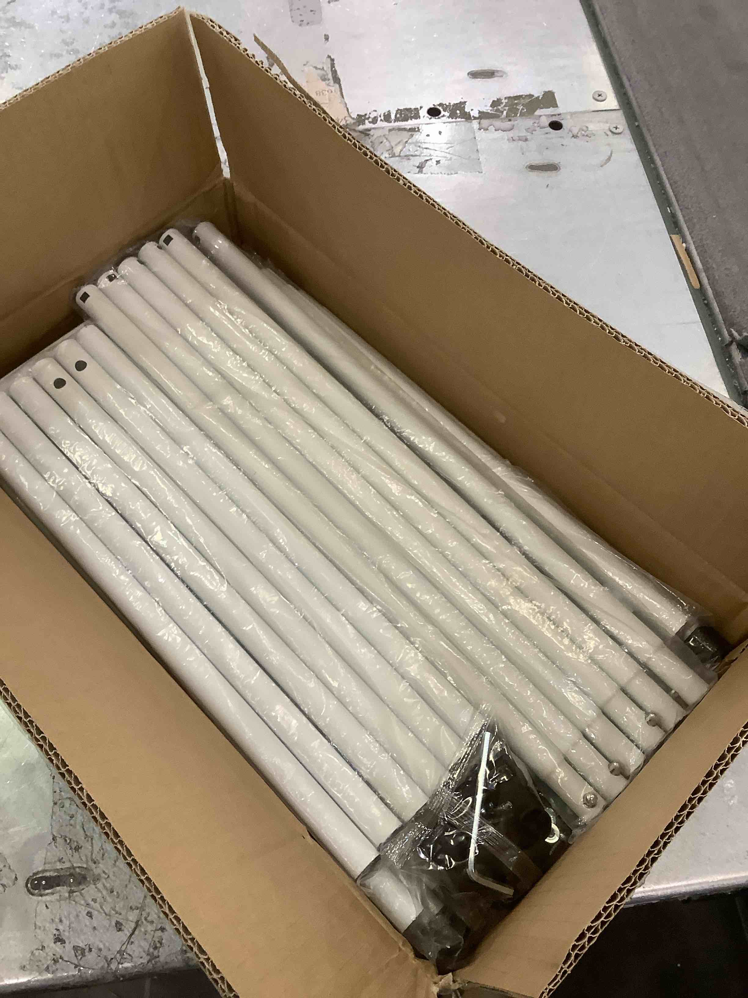 https://s3.amazonaws.com/lotting-images-prod/BargainHunt/EXS01191939_1709229578404.jpeg