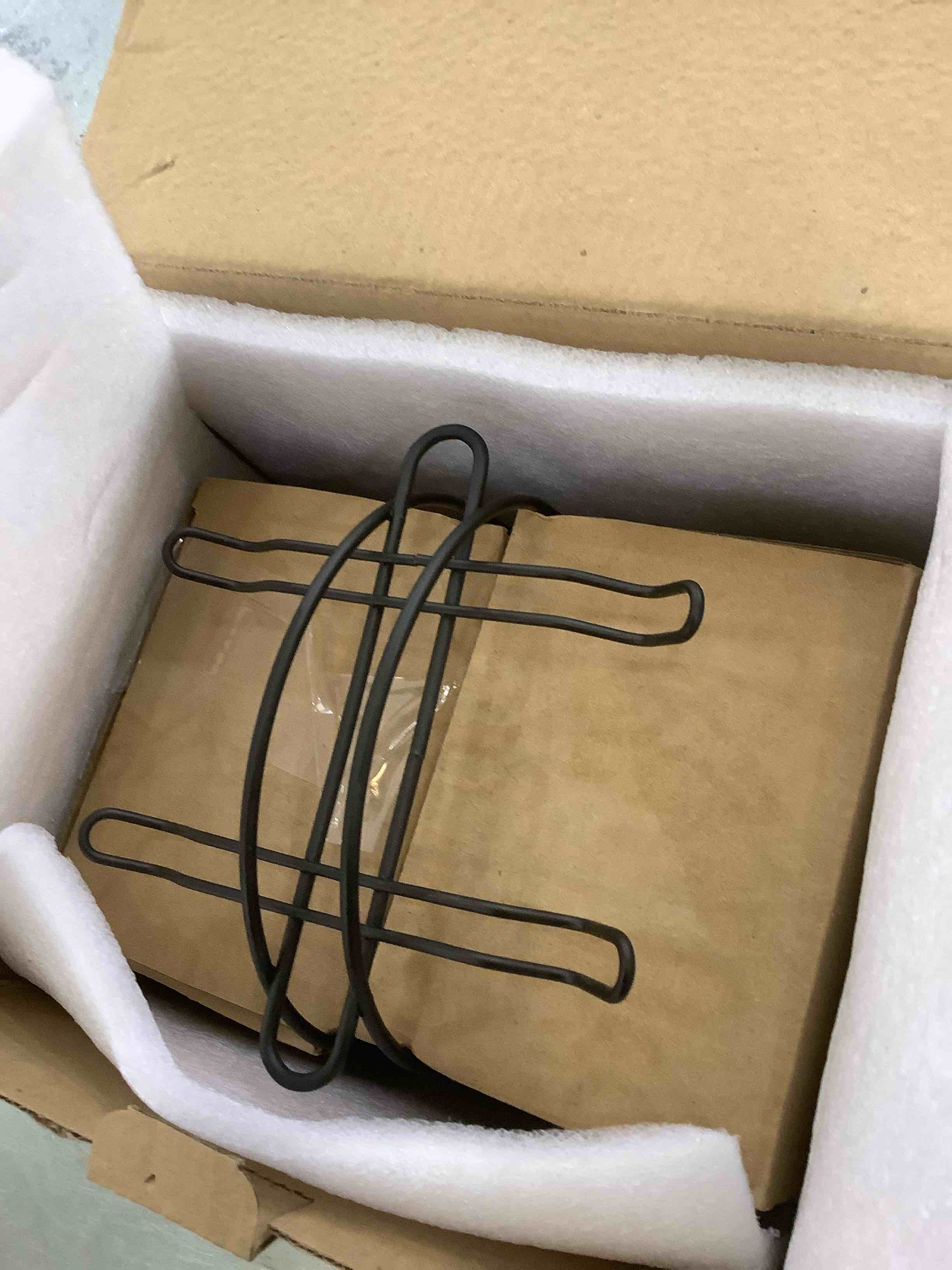 https://s3.amazonaws.com/lotting-images-prod/BargainHunt/EXS01191975_1709235135537.jpeg