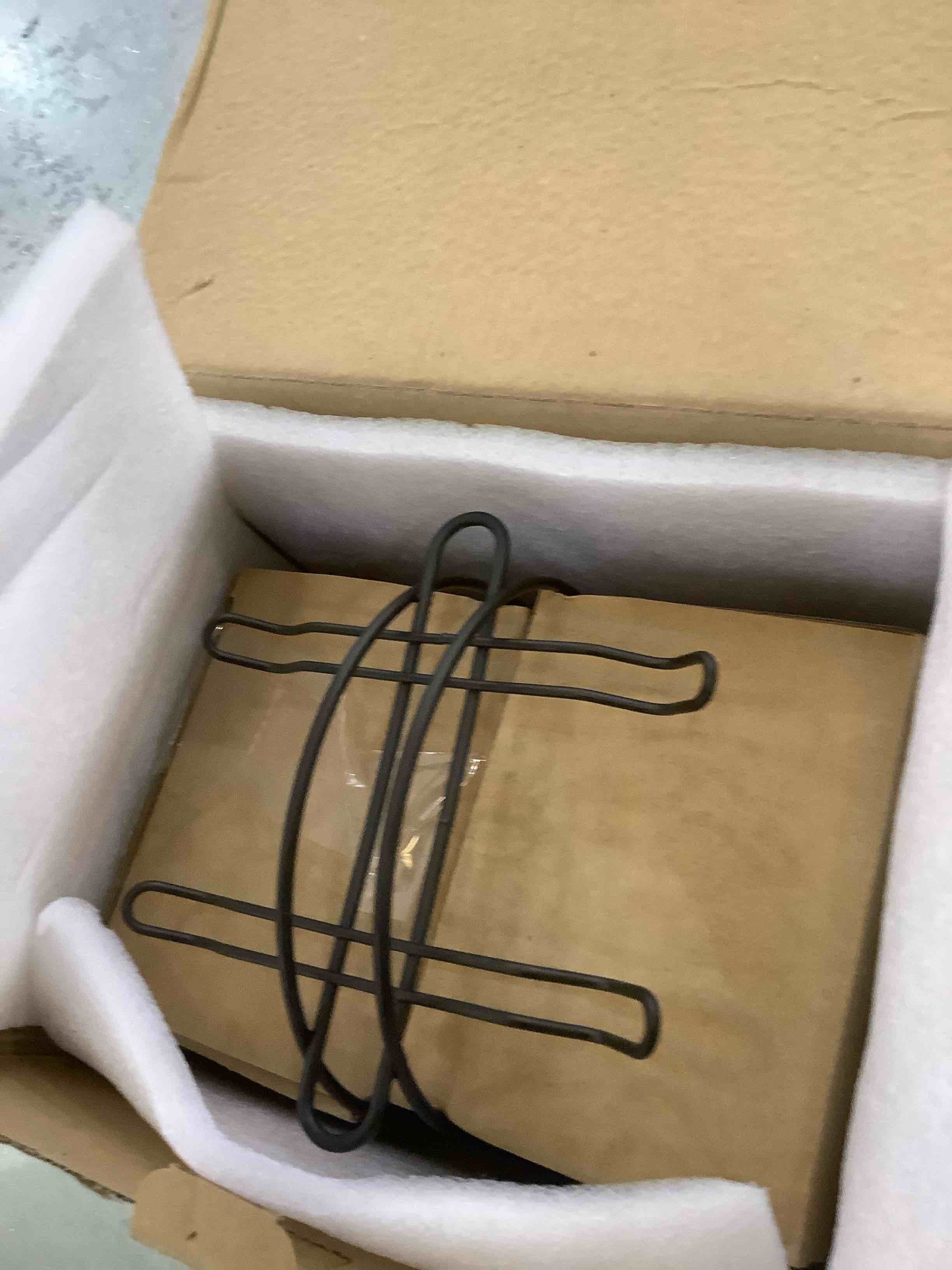 https://s3.amazonaws.com/lotting-images-prod/BargainHunt/EXS01191975_1709235136482.jpeg