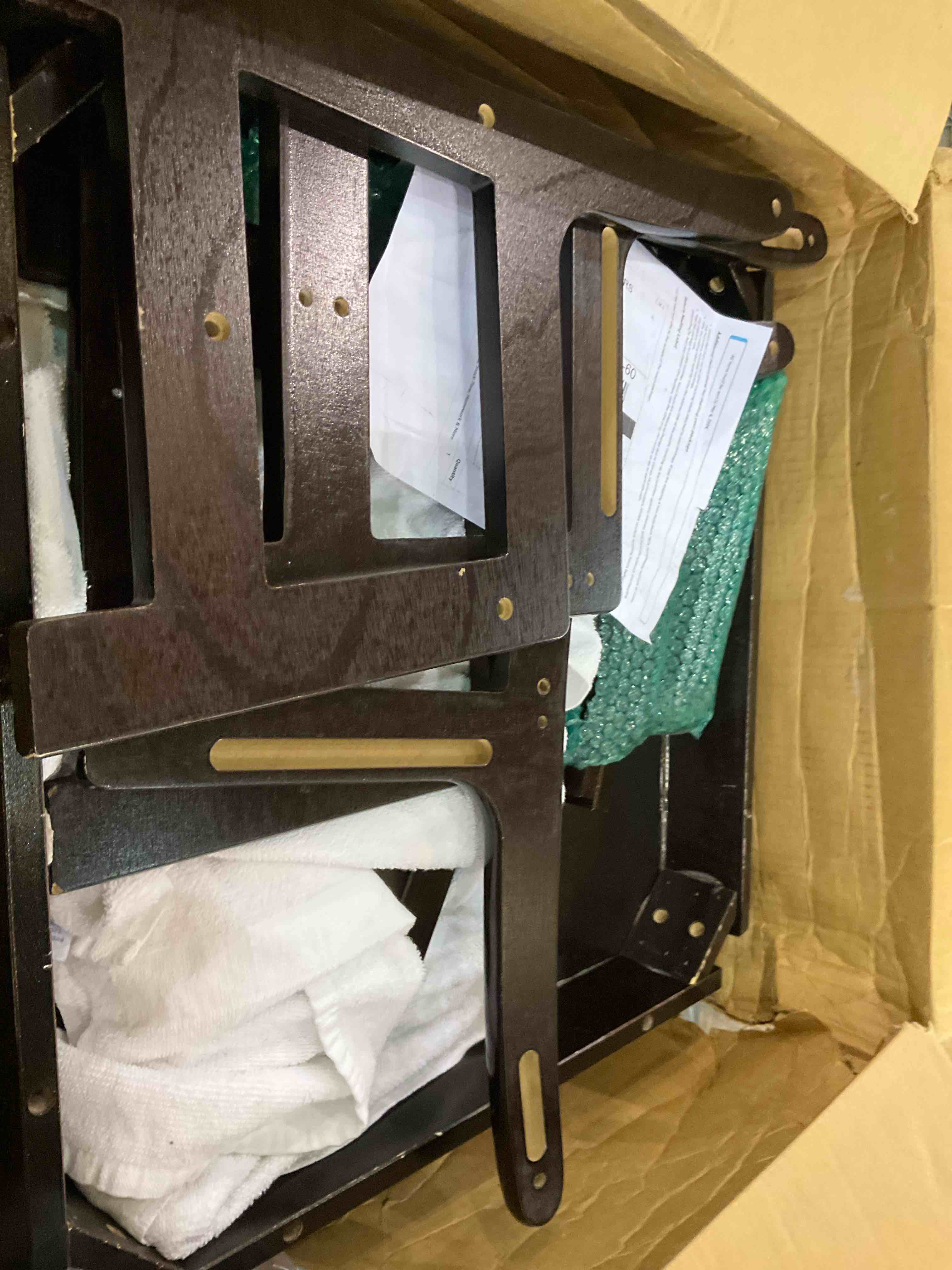 https://s3.amazonaws.com/lotting-images-prod/BargainHunt/EXS01192246_1709580415461.jpeg