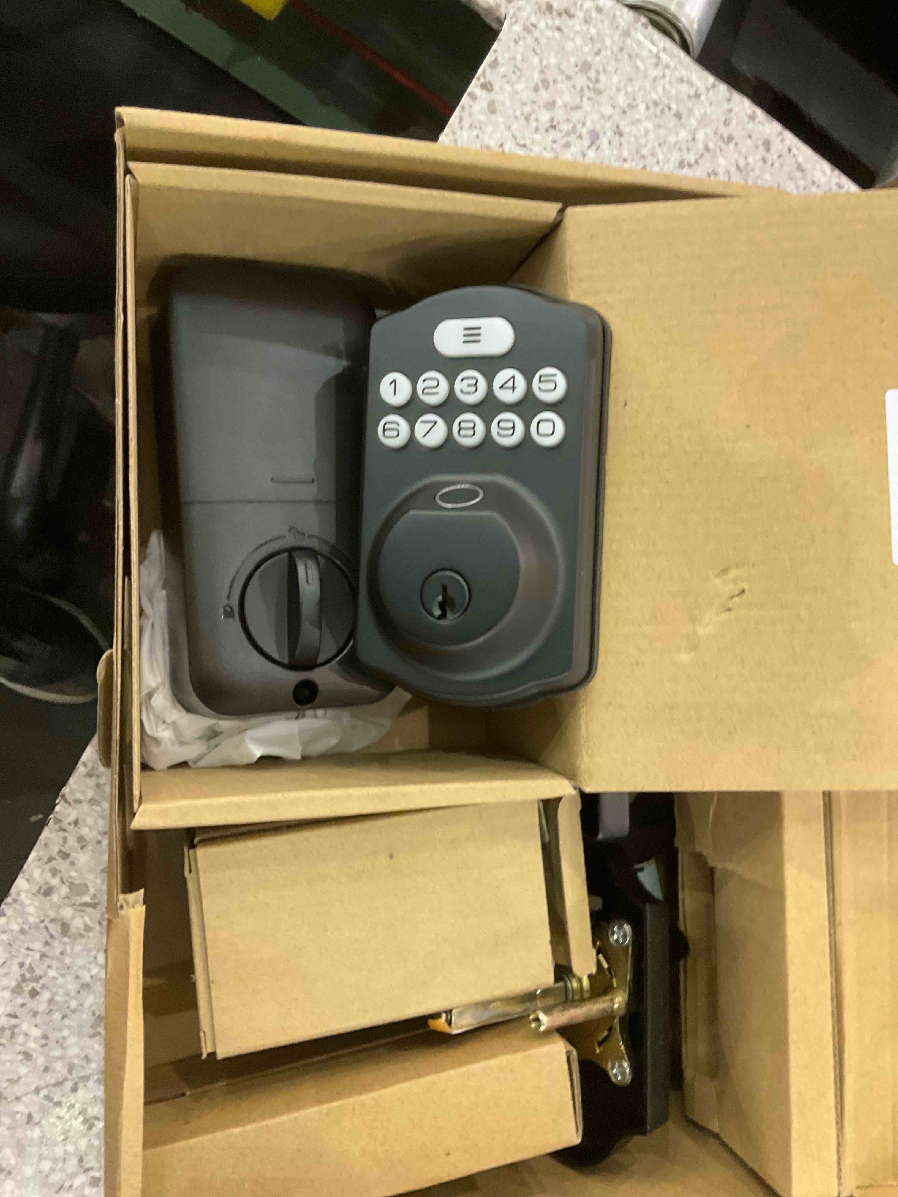 https://s3.amazonaws.com/lotting-images-prod/BargainHunt/EXS01192377_1709669006292.jpeg