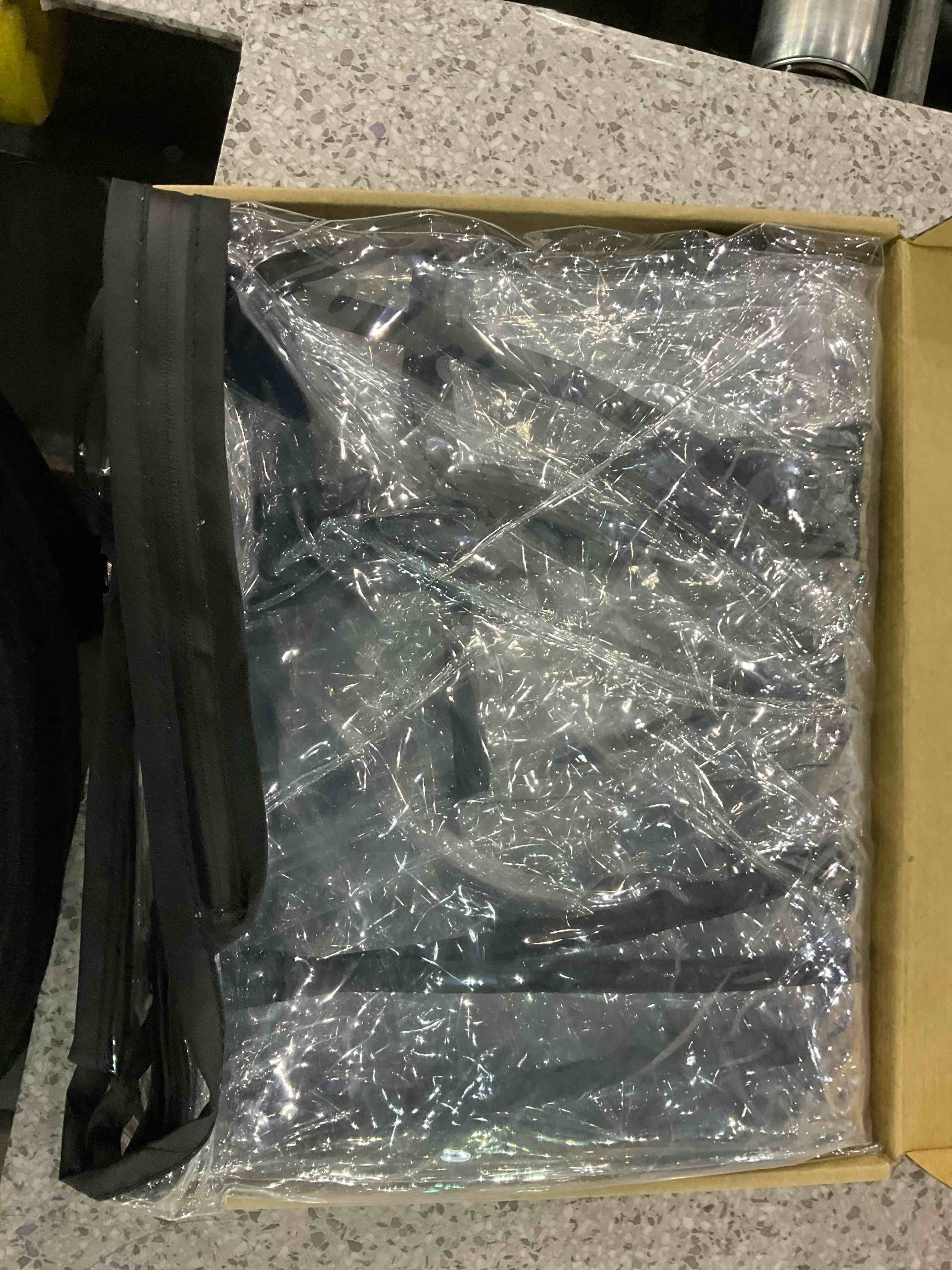 https://s3.amazonaws.com/lotting-images-prod/BargainHunt/EXS01192379_1709727174504.jpeg