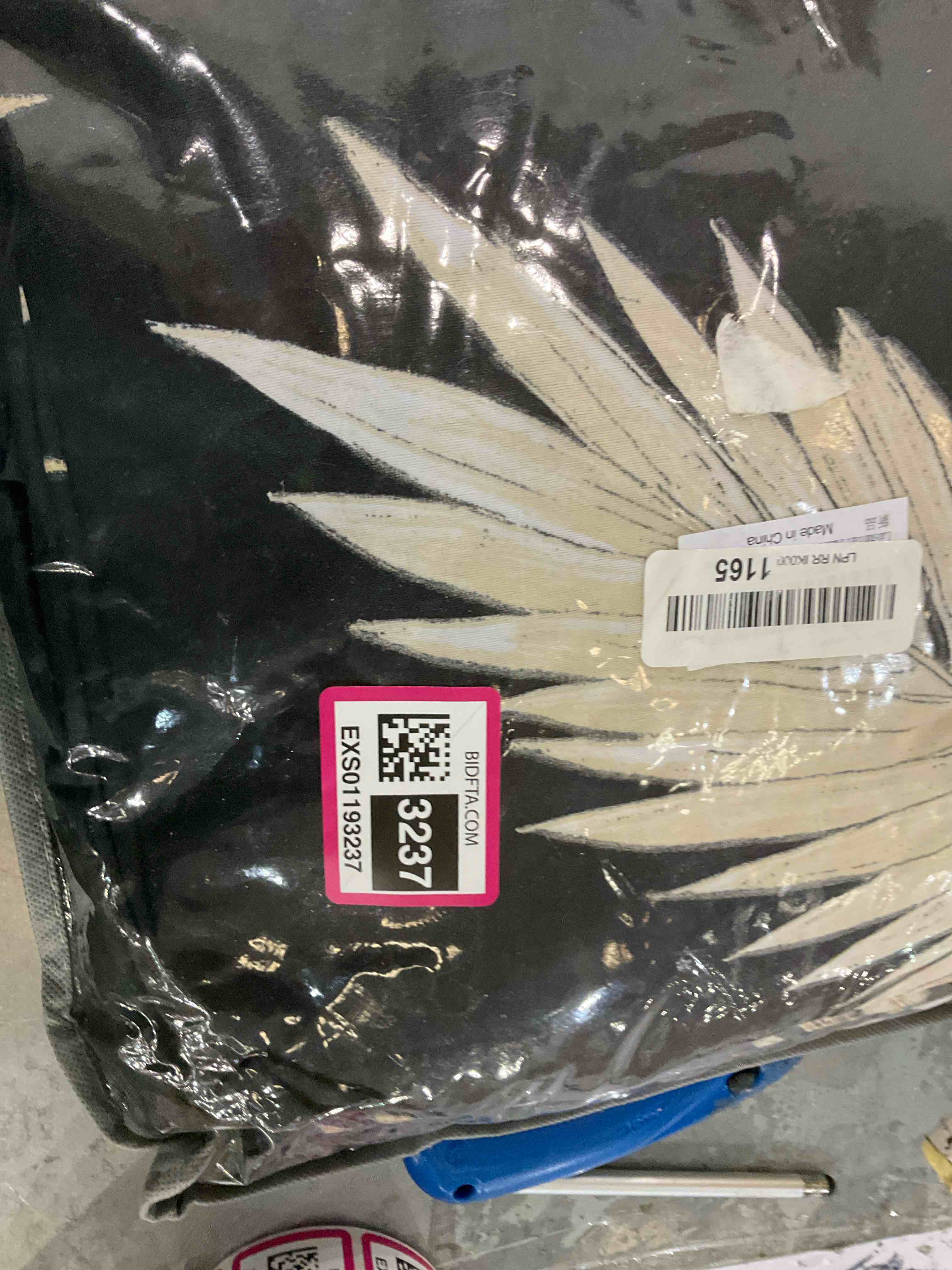 https://s3.amazonaws.com/lotting-images-prod/BargainHunt/EXS01193237_1709736234715.jpeg